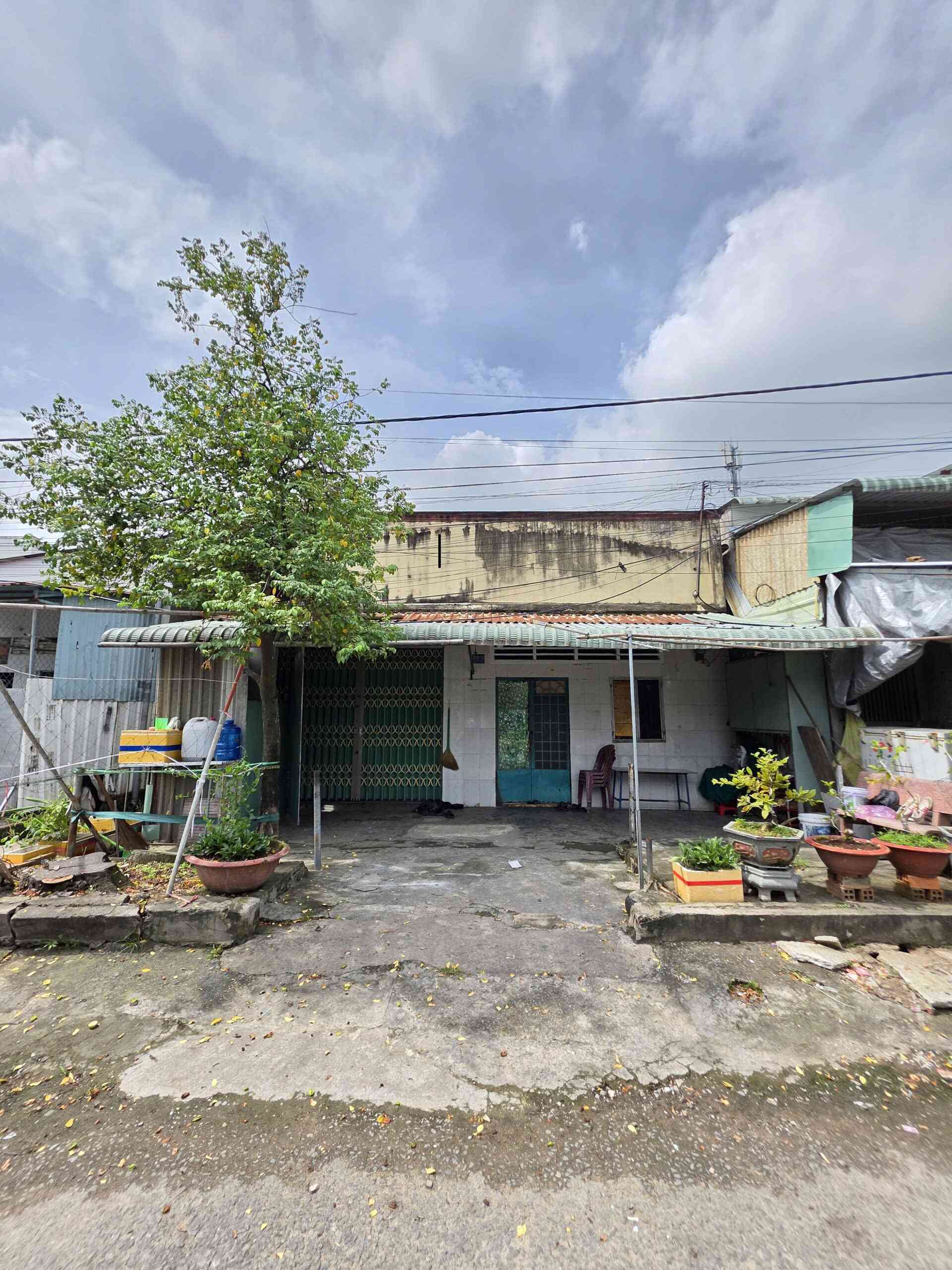 Bán dãy trọ 10x33m, đường D18 p.Thuận Giao gần chợ Lâm Phát, thu 18tr/th