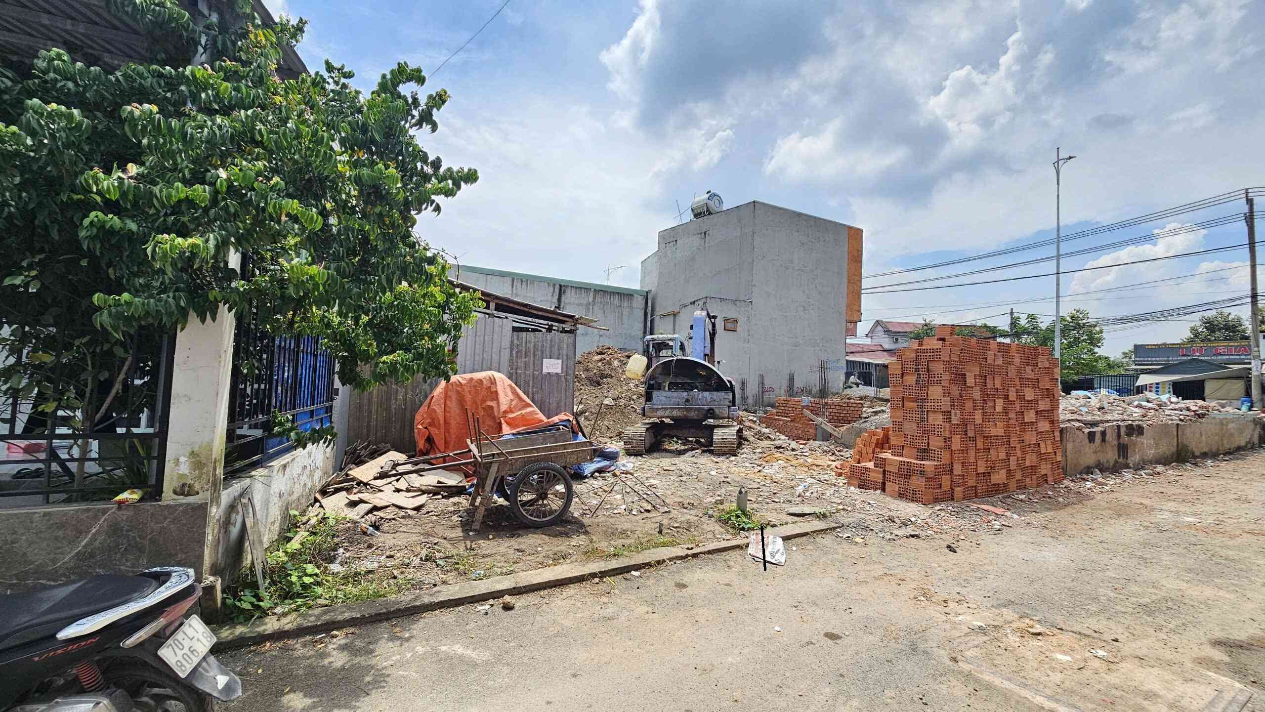 Bán đất 5.4x22.8m, hẻm Nguyễn Thị Tươi p. Tân Bình gần trường cấp 2