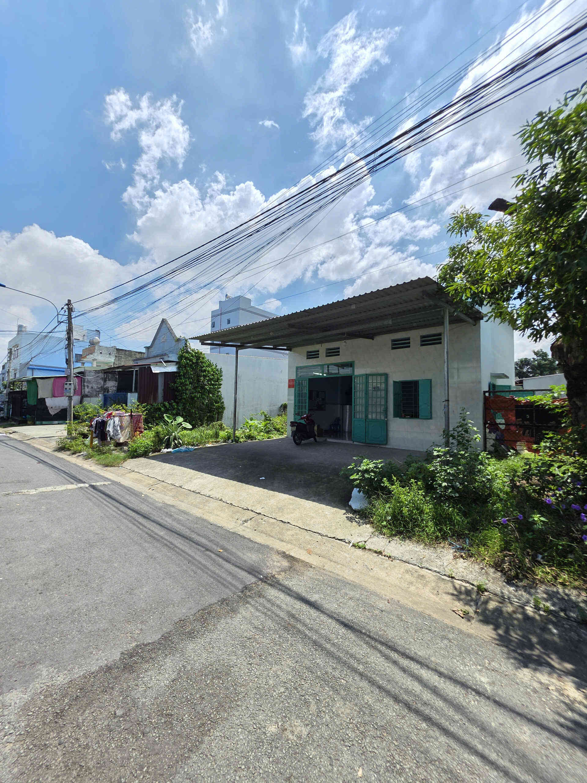 Bán nhà cấp 4 (10x30m), đường N4 KDC Đông An p.Tân Đông Hiệp, đang thuê 6tr/th