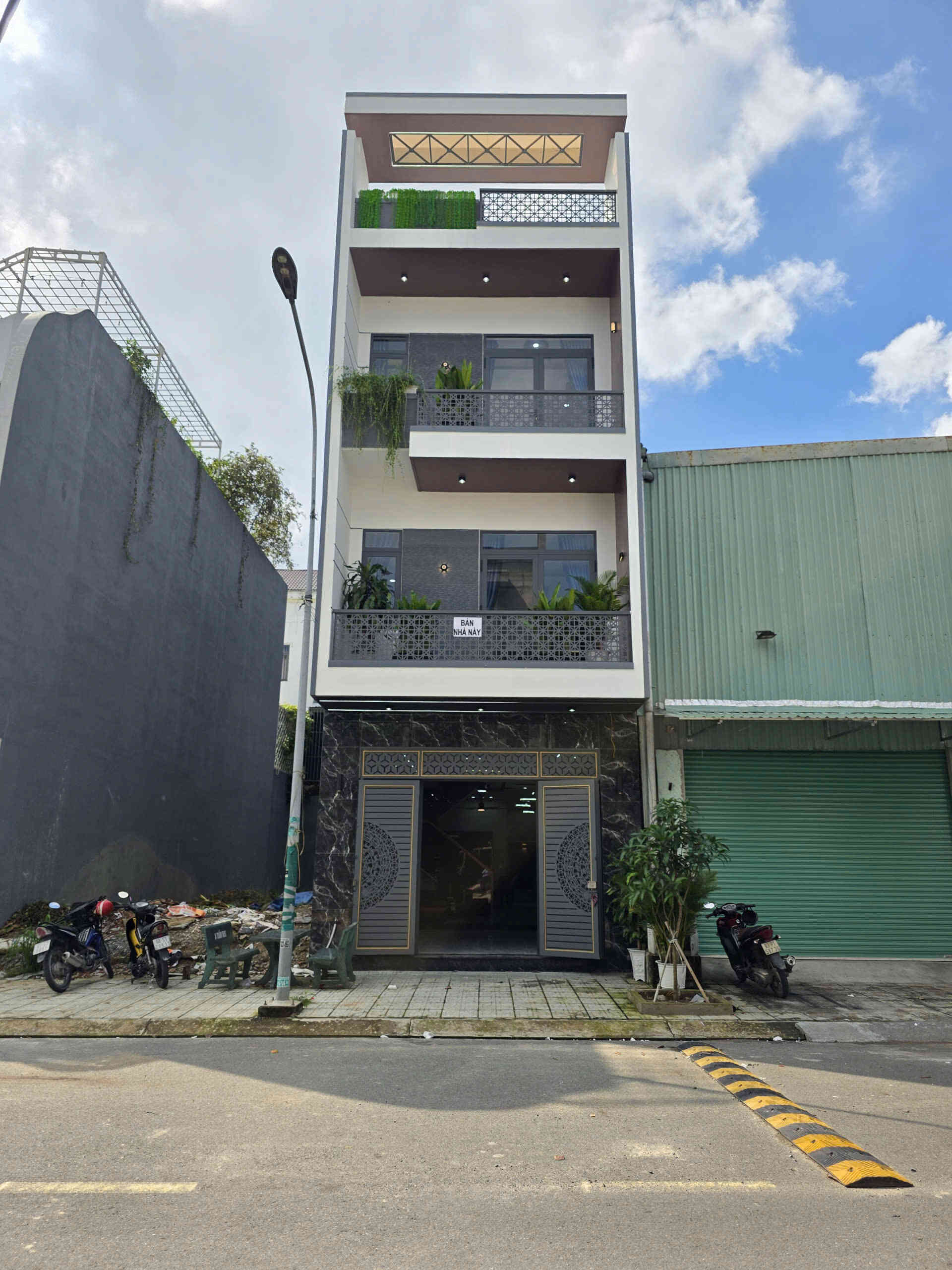 Bán nhà mới 1T2L 5x22m hoàn công, đường N2 KDC The Suncity p. An Phú, full nội thất