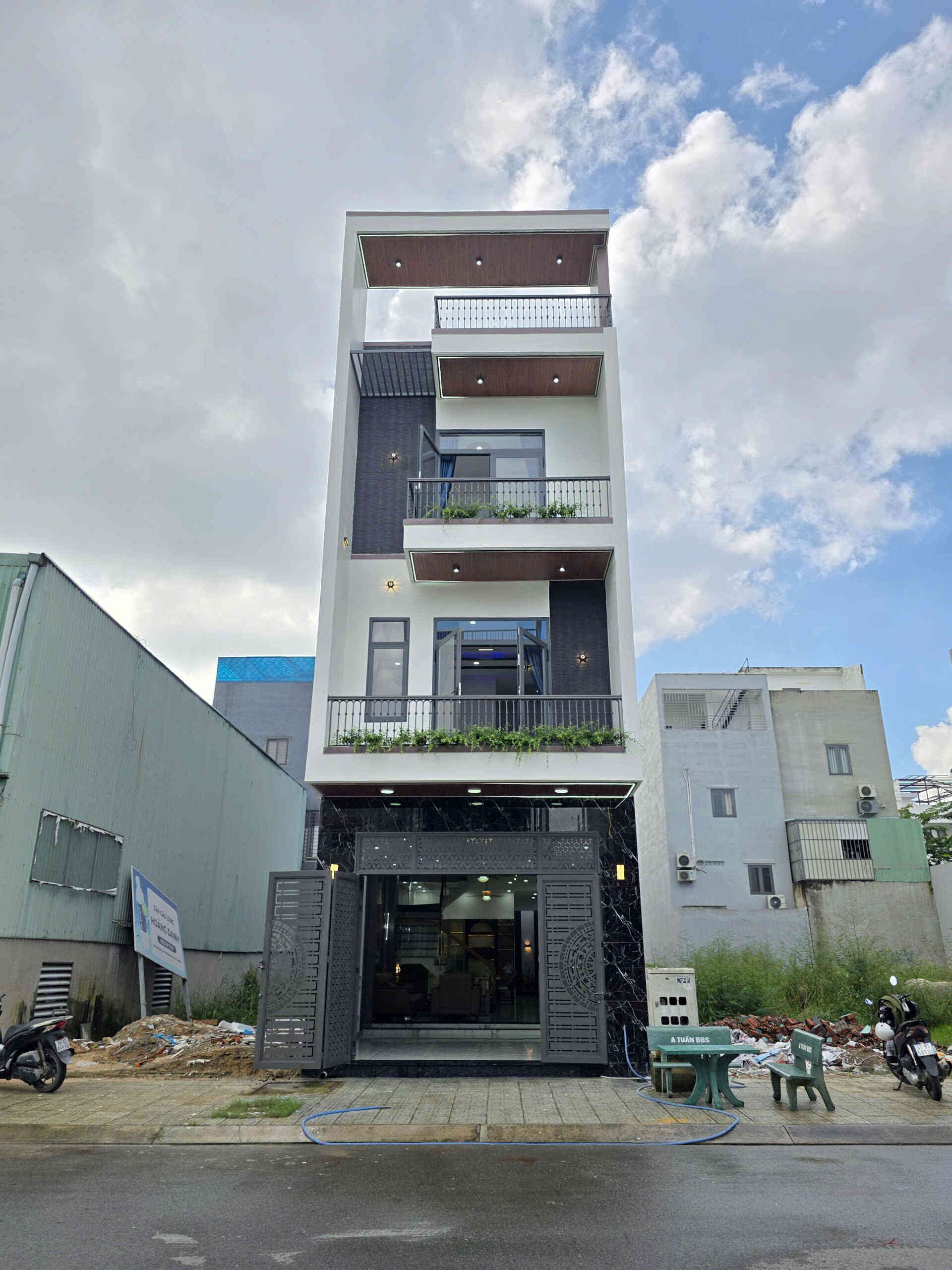 Bán nhà mới 1T2L 5x22m hoàn công, đường N2 KDC The Suncity p. An Phú, full nội thất