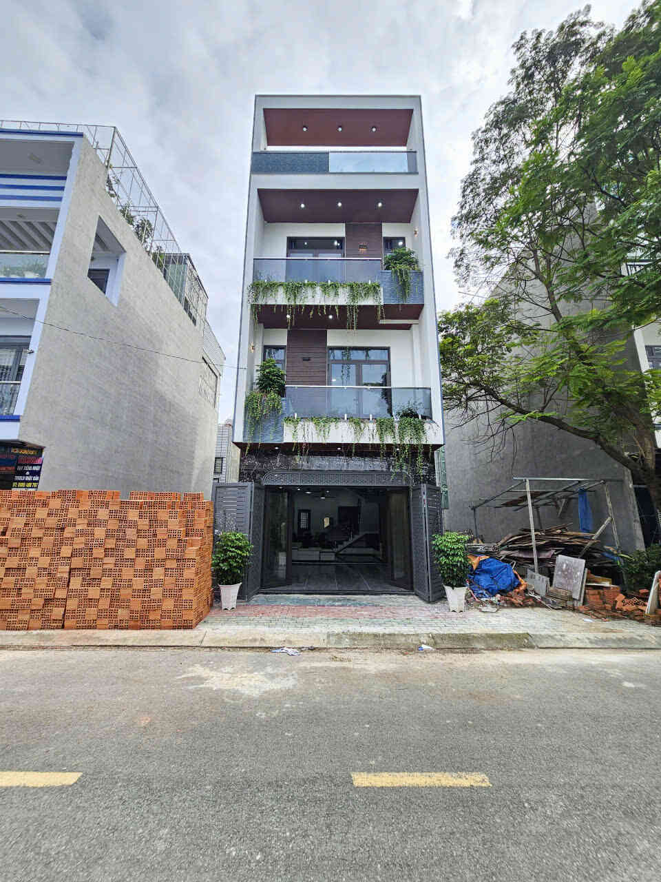 Bán nhà mới 1T2L 5x14m, đường số 3 KDC Đại Ngàn p. Thuận Giao gần chợ 185, full nội thất