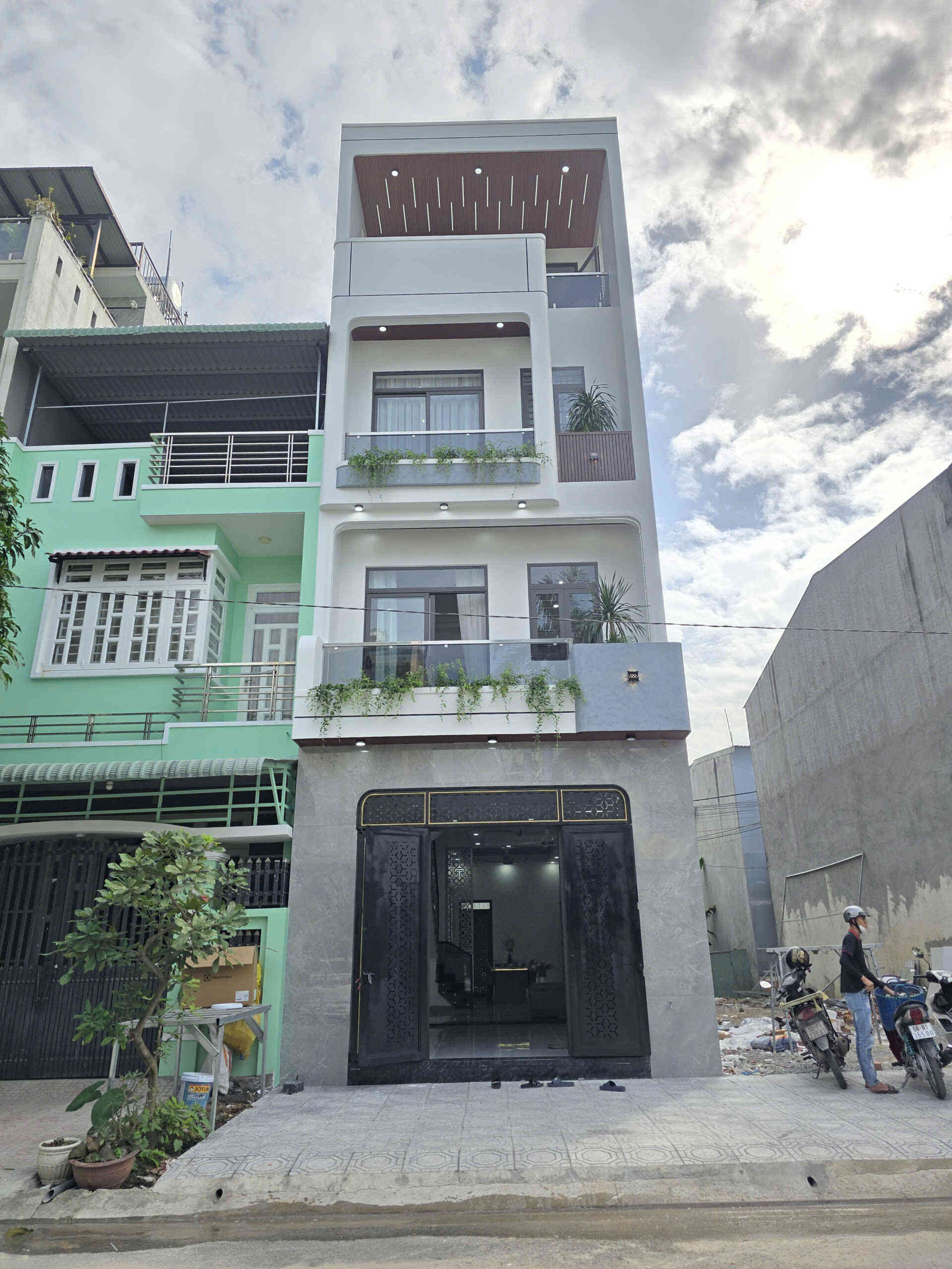 Bán nhà mới 1T3L 5x14m hoàn công, đường D2 KDC và CC Cao Tầng Thuận Giao, p. Thuận Giao, full nội thất