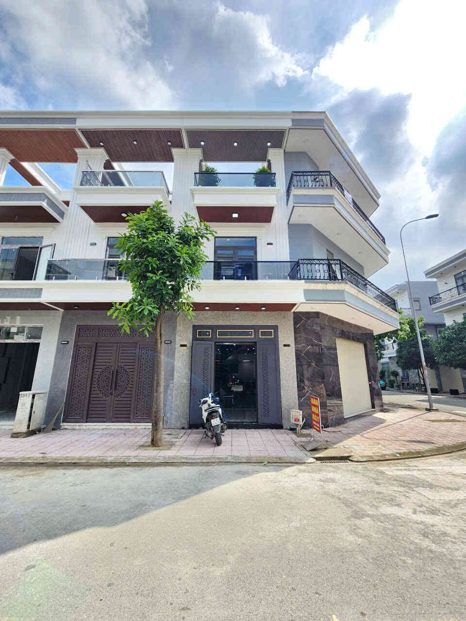 Bán nhà mới 1T2L 4x16m, đường D1 KDC Lê Phong Bình Chuẩn 1, full nội thất