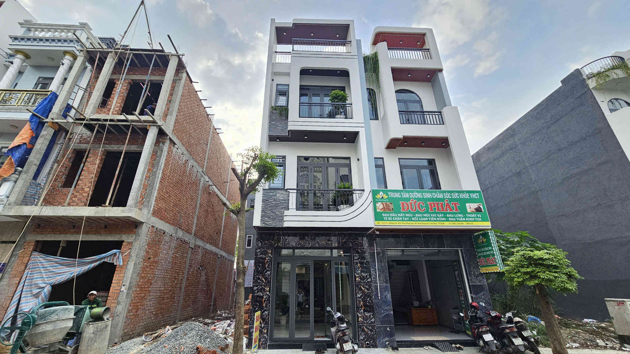 Bán nhà mới 1T2L 4x15m hoàn công, đường D3 KDC Phú Hồng Đạt, full nội thất