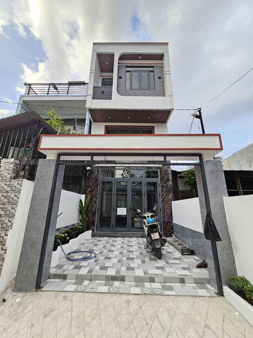 Bán nhà mới 1T1L 4.4x17m, hẻm Hoàng Cầm p Bình Thắng gần chợ Bình An