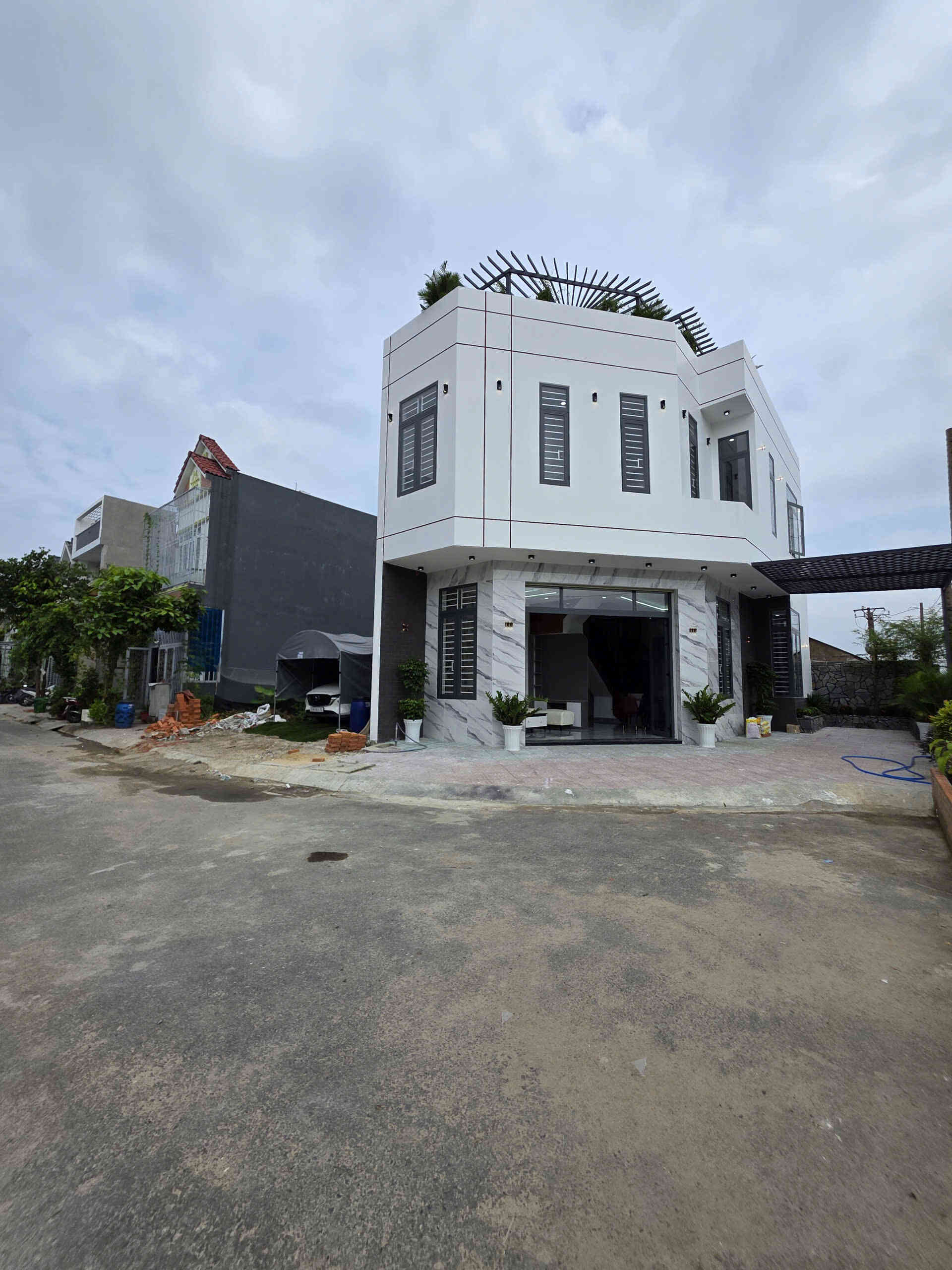 Bán căn góc mới 1T1L 5.9x12.4m, đường N5 KDC Phú Hồng Thịnh 8 p.Bình Chuẩn, full nội thất