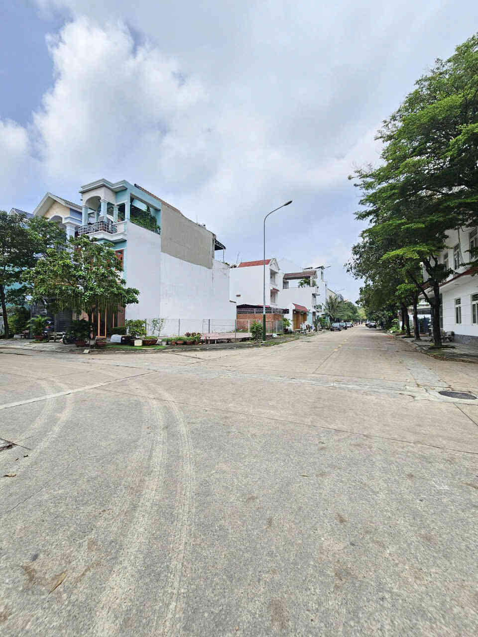 Bán lô góc 6.6x18.3m, đường số 6 Trung Tâm Hành Chính Dĩ An p.Dĩ An