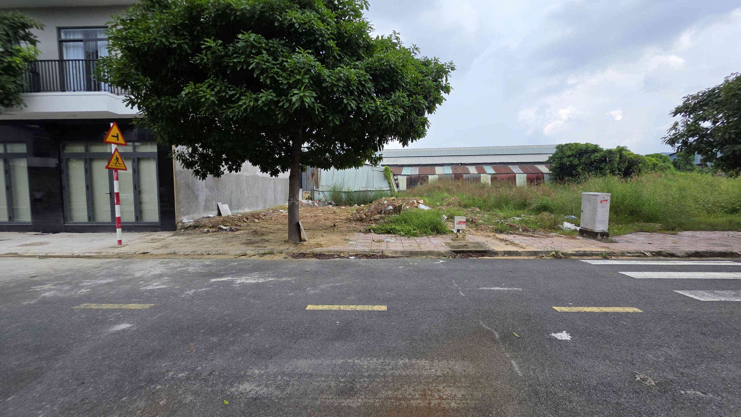 Bán đất 4.5x15m, đường D2 KDC Lê Phong Thuận Giao gần chợ 185