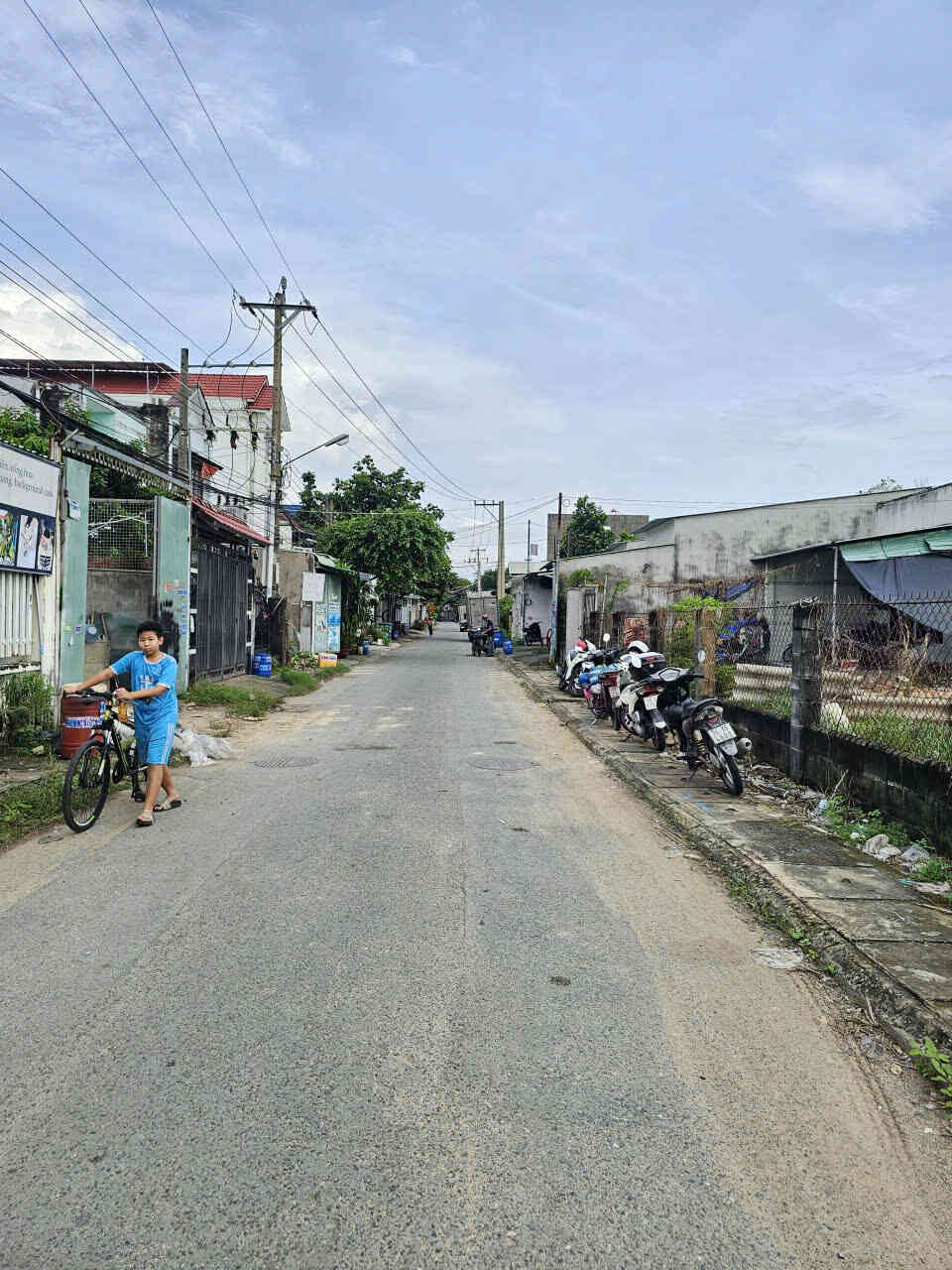 Bán căn góc cấp 4 (8.8x22.7m), mặt tiền Nguyễn Công Trứ gần trường cấp 1,2, đang thuê 7tr/th