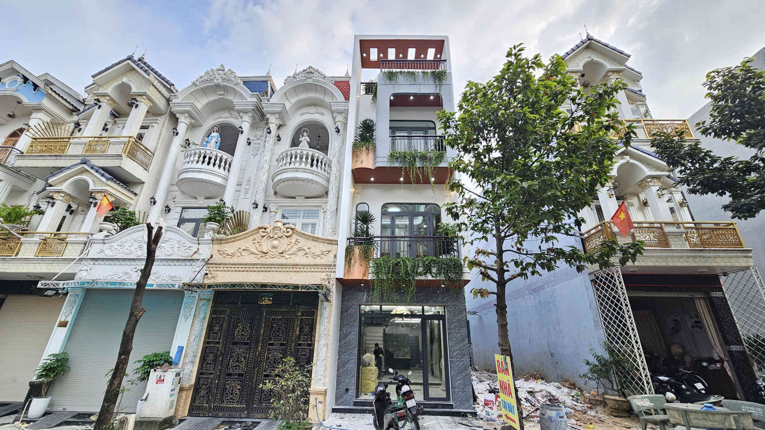 Bán nhà mới 1T2L 4x20.6m hoàn công, đường N2 KDC Phú Hồng Thịnh 8 p.Bình Chuẩn, full nội thất