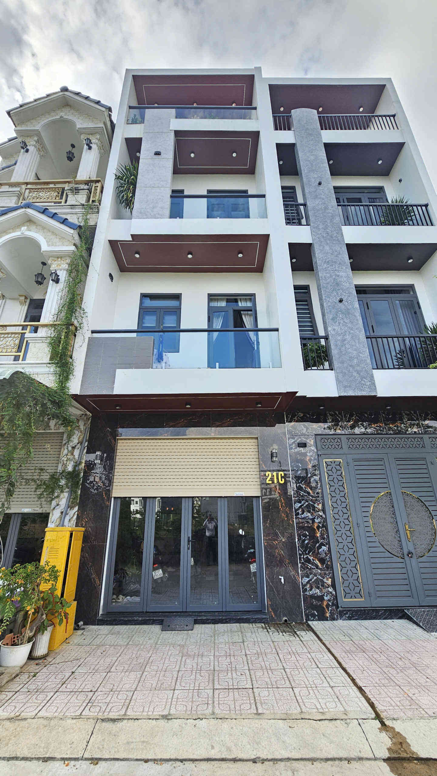 Bán nhà mới 1T2L 4x17.7m, đường D6 KDC Phú Gia Huy p.Bình Chuẩn gần chợ Phú Phong, full nội thất