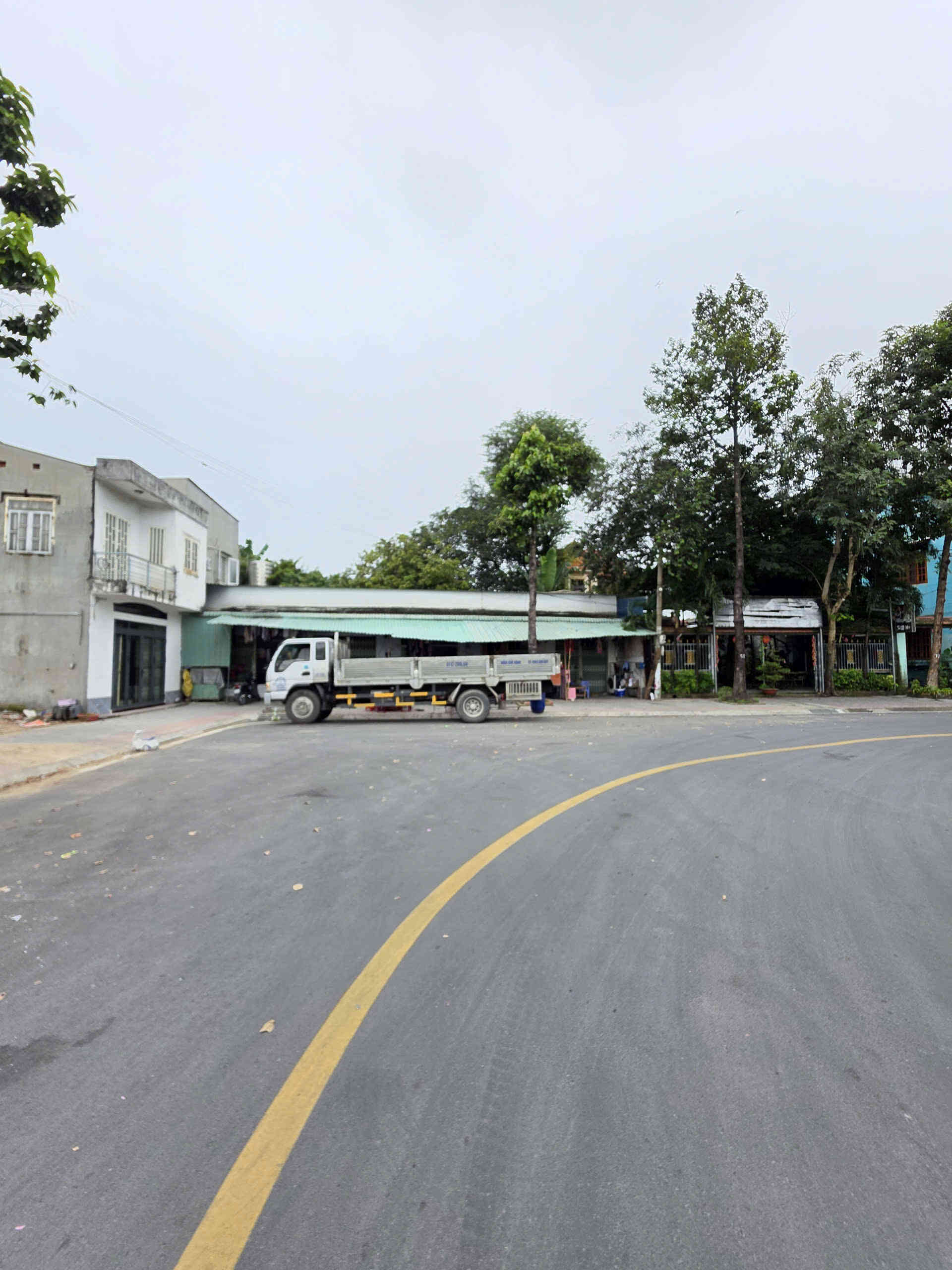 Bán dãy trọ 6x18m, mặt tiền Hà Huy Giáp p. Đông Hòa, thu 12tr/th