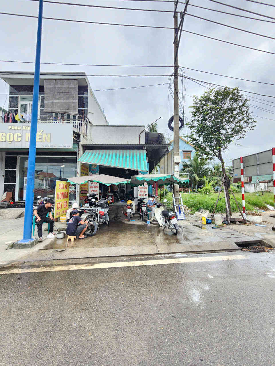 Bán dãy trọ 5.1x21.8m, mặt tiền ĐT.743 p. An Phú gần vòng xoay An Phú, thu 15tr/th