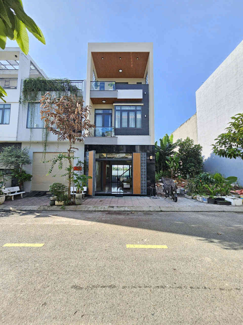 Bán nhà mới 1T2L 5x12m hoàn công, đường N3 KDC Phú Hồng Thịnh 9 p.Bình An gần làng đại học