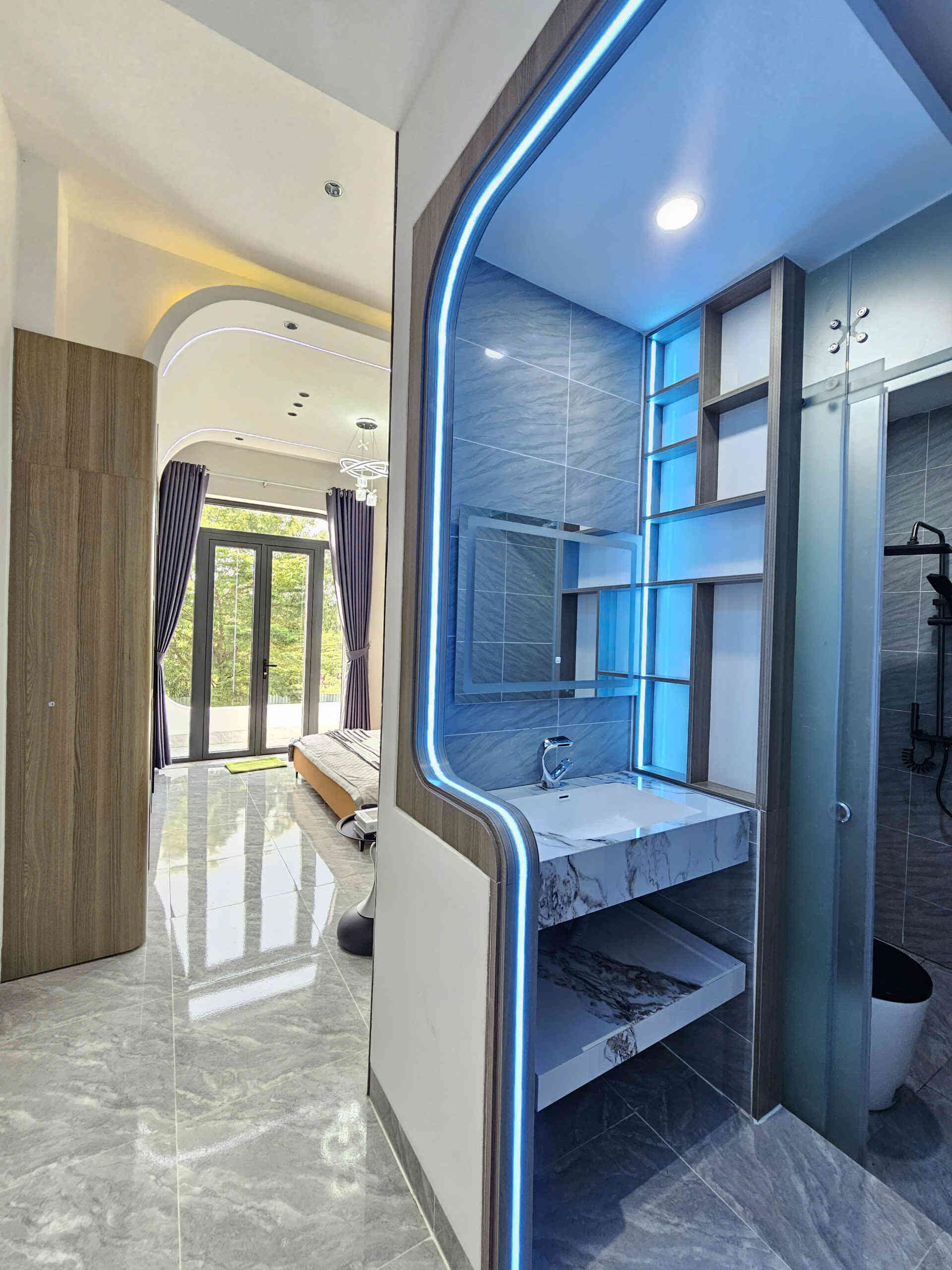 Bán nhà mới 1T2L 4×15.5m, mặt tiền Bình Chuẩn 67 gần chợ Phú Phong, full nội thất