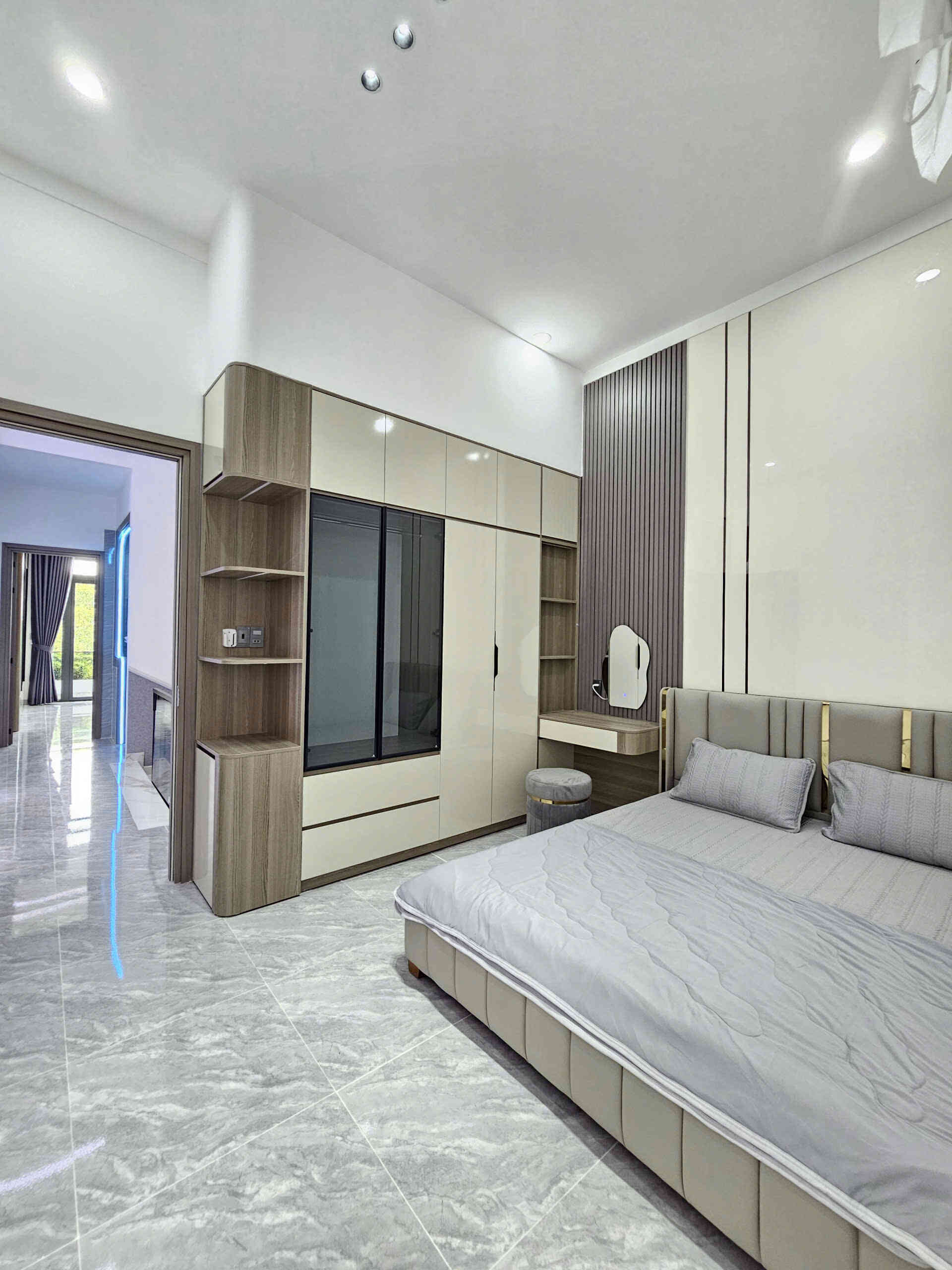 Bán nhà mới 1T2L 4×15.5m, mặt tiền Bình Chuẩn 67 gần chợ Phú Phong, full nội thất