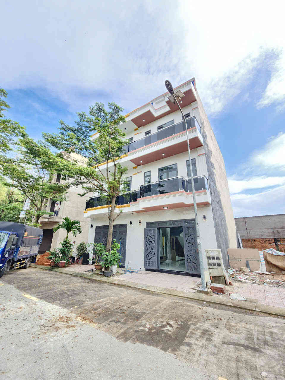 Bán nhà mới 1T2L 5x14m hoàn công, đường N3 KDC U&I, full nội thất