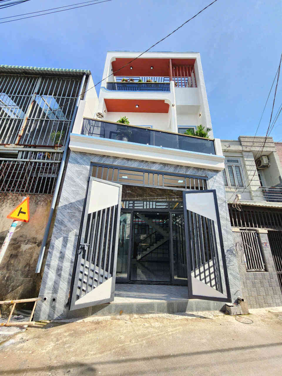 Bán nhà mới 1T1L 5x14m, mặt tiền Bình Chuẩn 60 p. Bình Chuẩn, tặng nội thất