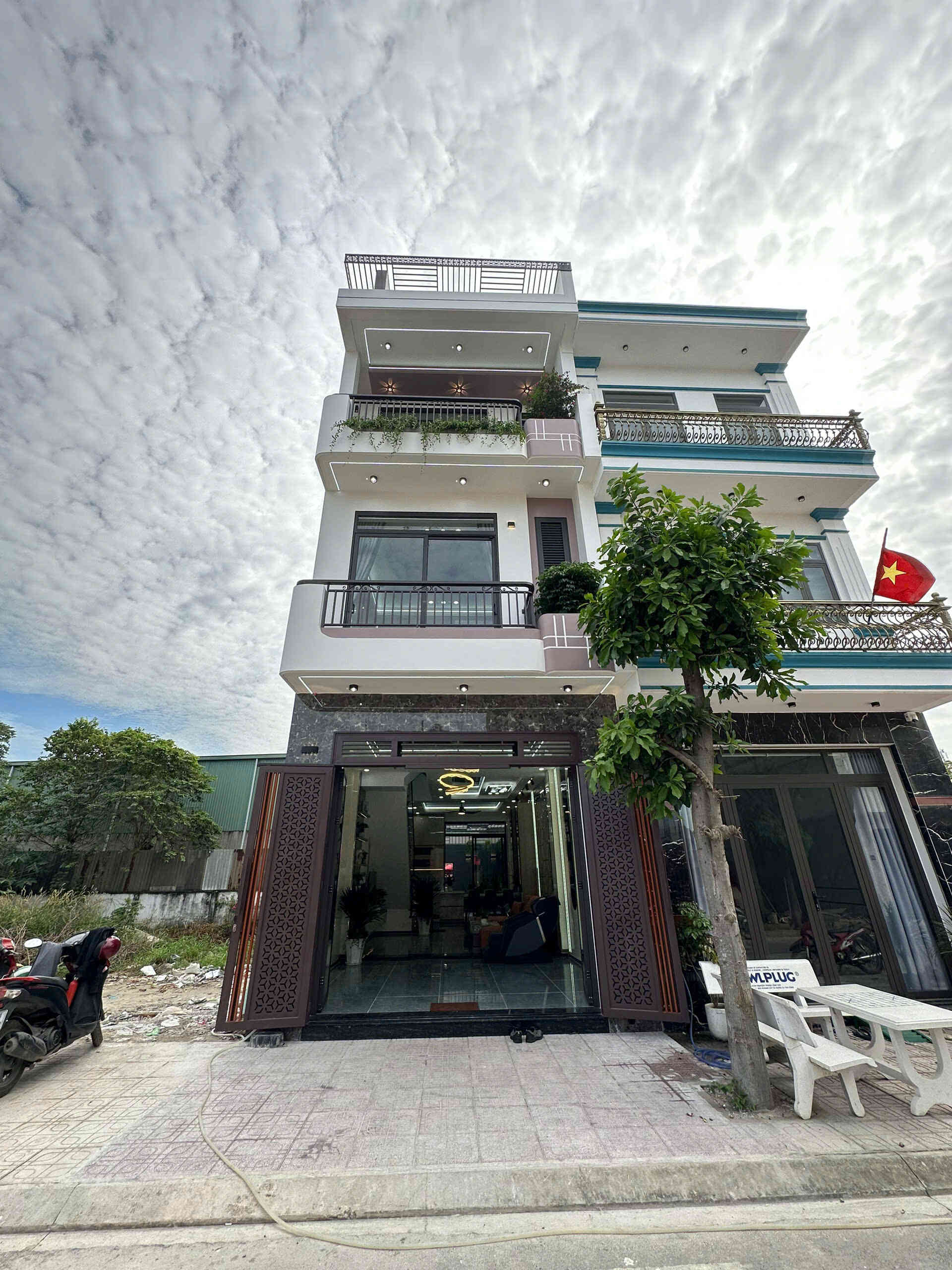 Bán nhà mới 1T2L 4.5x15m hoàn công, đường D1 KDC Lê Phong Bình Chuẩn 2, full nội thất