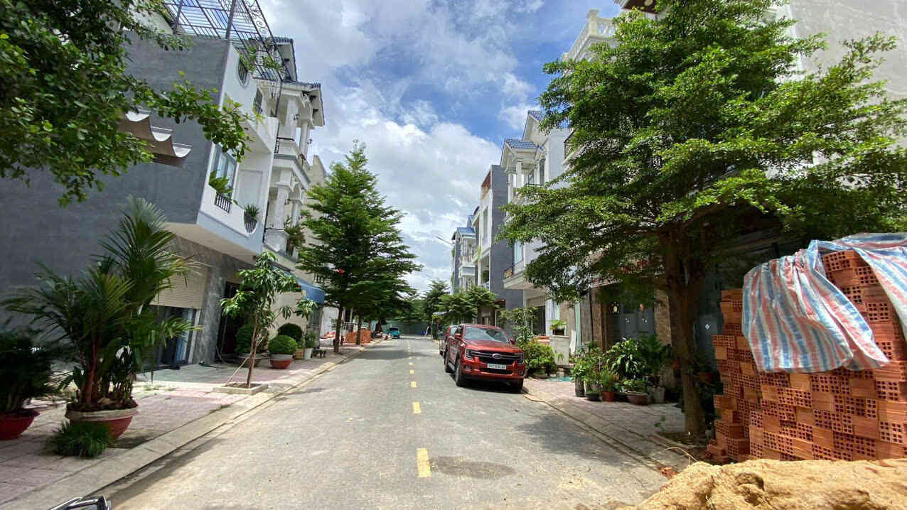 Bán đất 4x18m, đường D5 KDC Phú Hồng Khang p. Bình Chuẩn