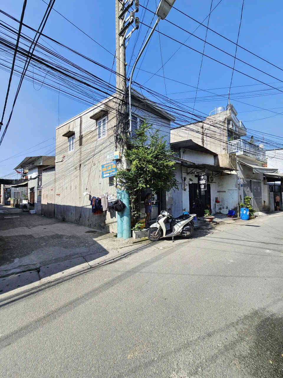 Bán căn góc cấp 4 (8.2x12m), hẻm Nguyễn Thị Minh Khai p. Tân Đông Hiệp, đang thuê 3tr/th