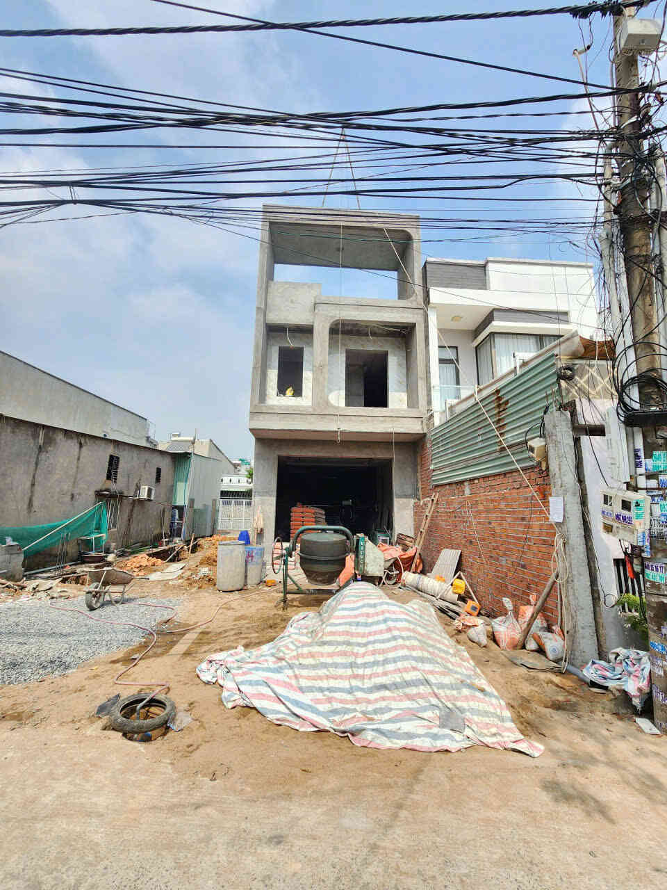 Bán nhà mới 1T1L 5x26.4m, hẻm Lê Văn Tiên p. Tân Đông Hiệp gần Ngã Tư Chiêu Liêu