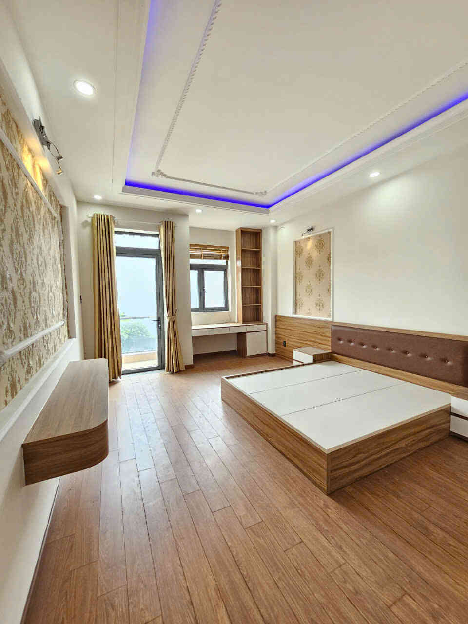Bán nhà 1T3L 4x17m hoàn công, đường D1 KDC Phú Hồng Thịnh 9 (Trục chính)