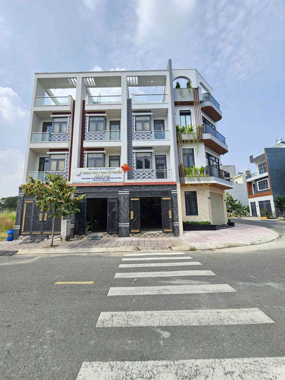 Bán nhà 1T3L 4x17m hoàn công, đường D1 KDC Phú Hồng Thịnh 9 (Trục chính)