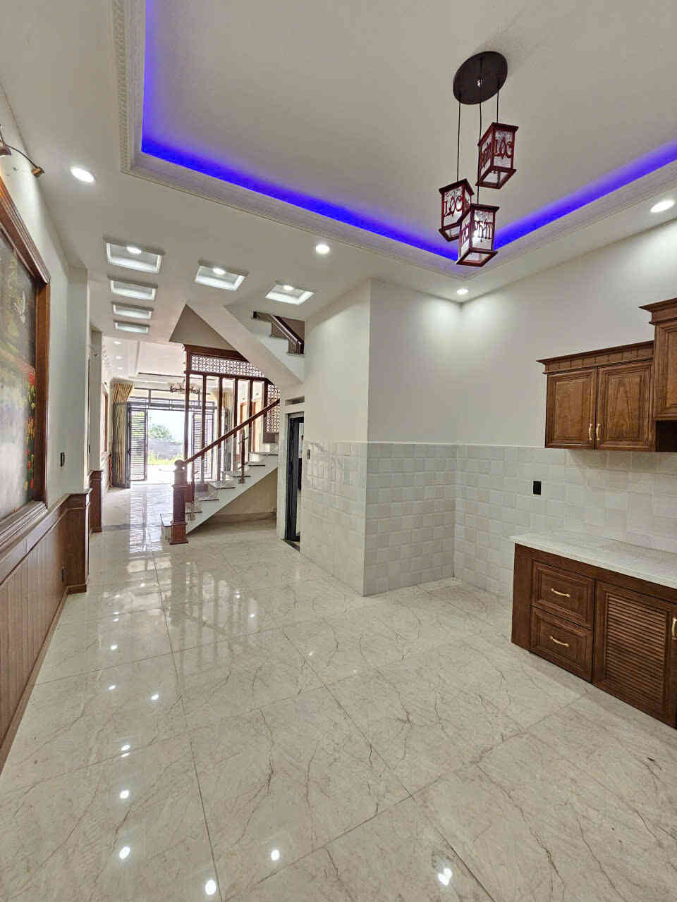 Bán nhà 1T3L 4x17m hoàn công, đường D1 KDC Phú Hồng Thịnh 9 (Trục chính)
