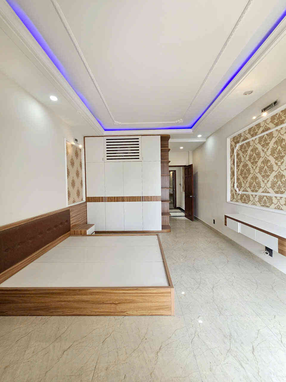 Bán nhà 1T3L 4x17m hoàn công, đường D1 KDC Phú Hồng Thịnh 9 (Trục chính)