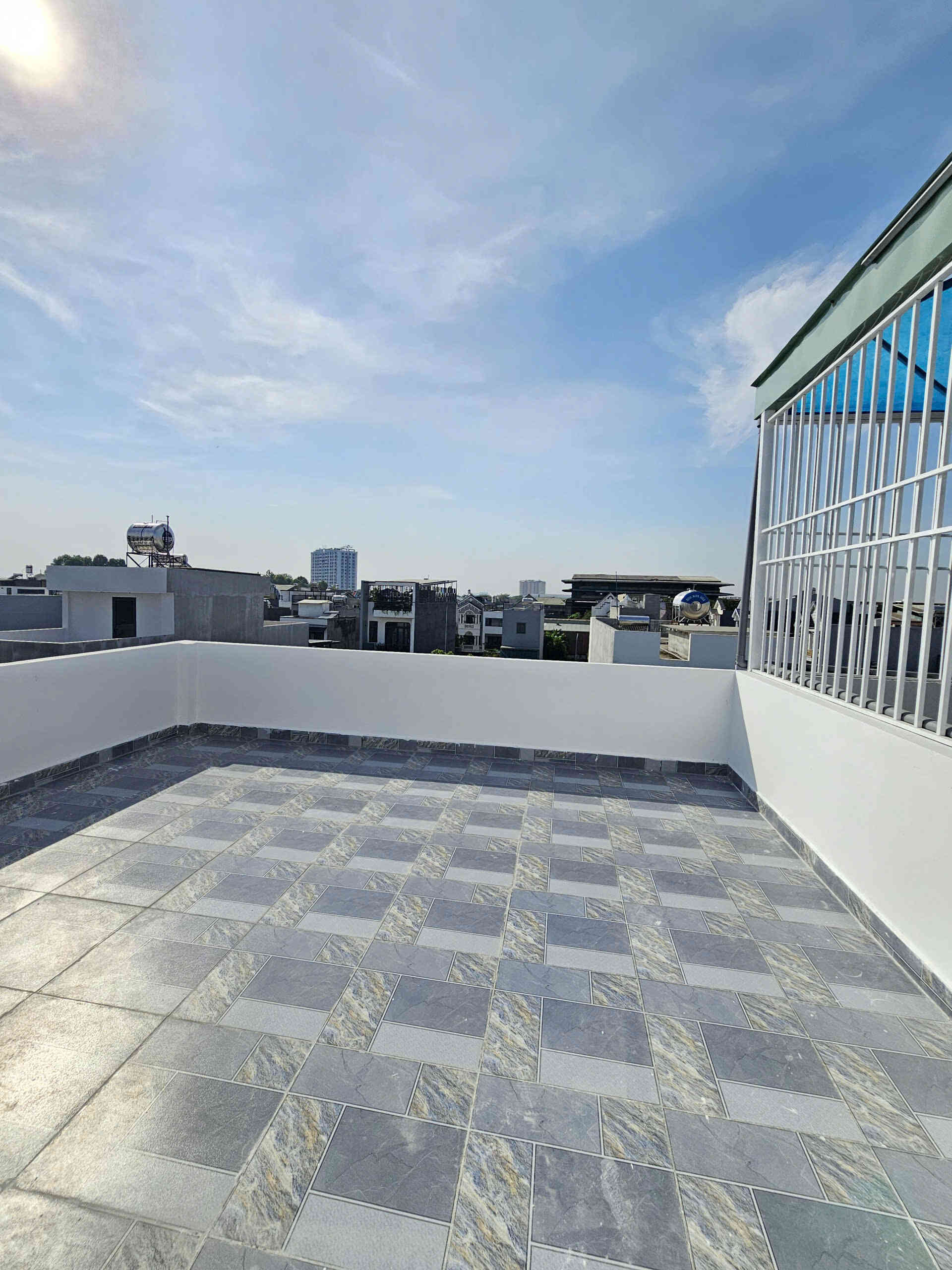 Bán nhà mới 1T2L 5x20m hoàn công, đường N1 KDC The Suncity p.An Phú, full nội thất