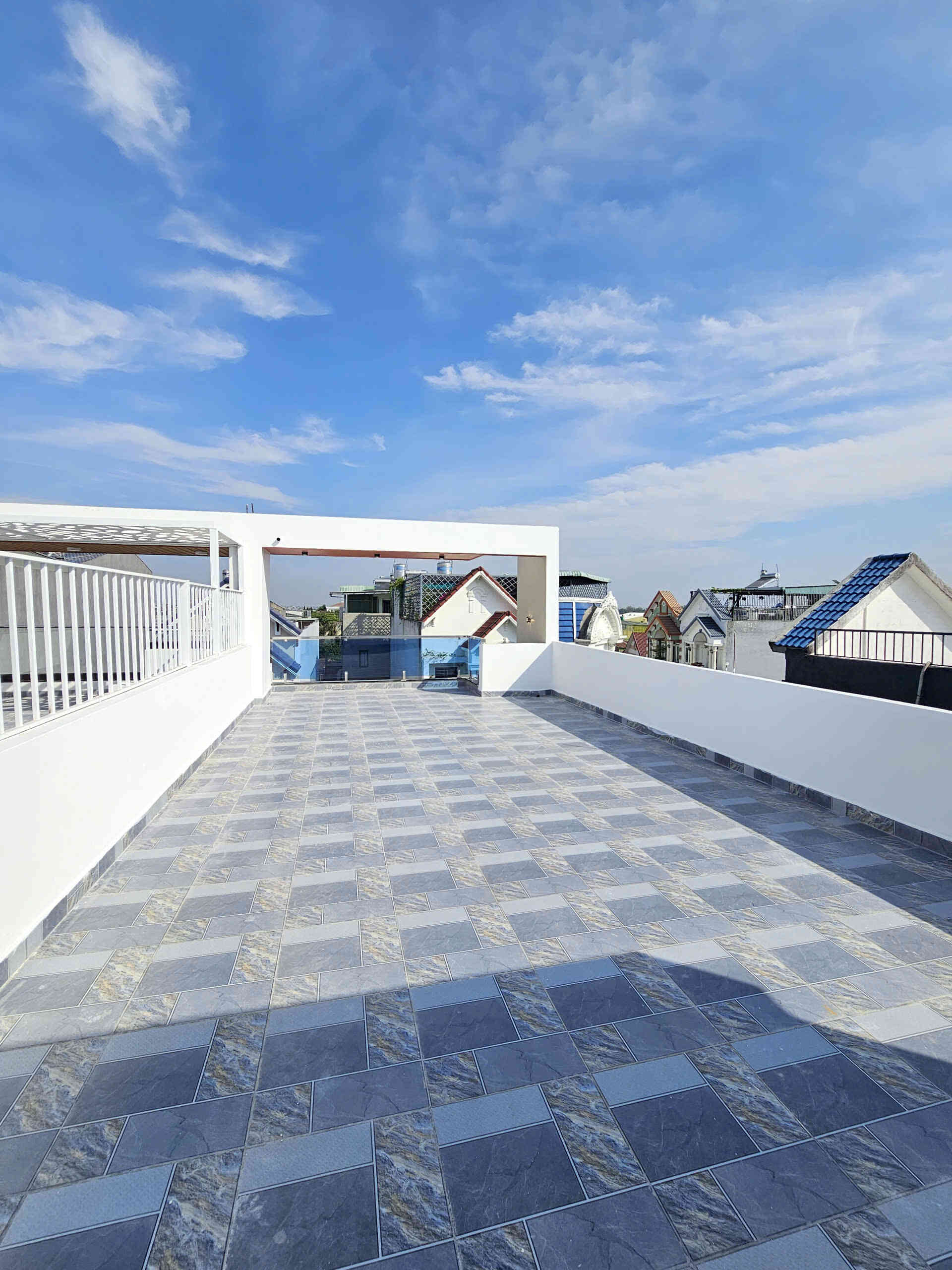 Bán nhà mới 1T2L 5x20m hoàn công, đường N1 KDC The Suncity p.An Phú, full nội thất