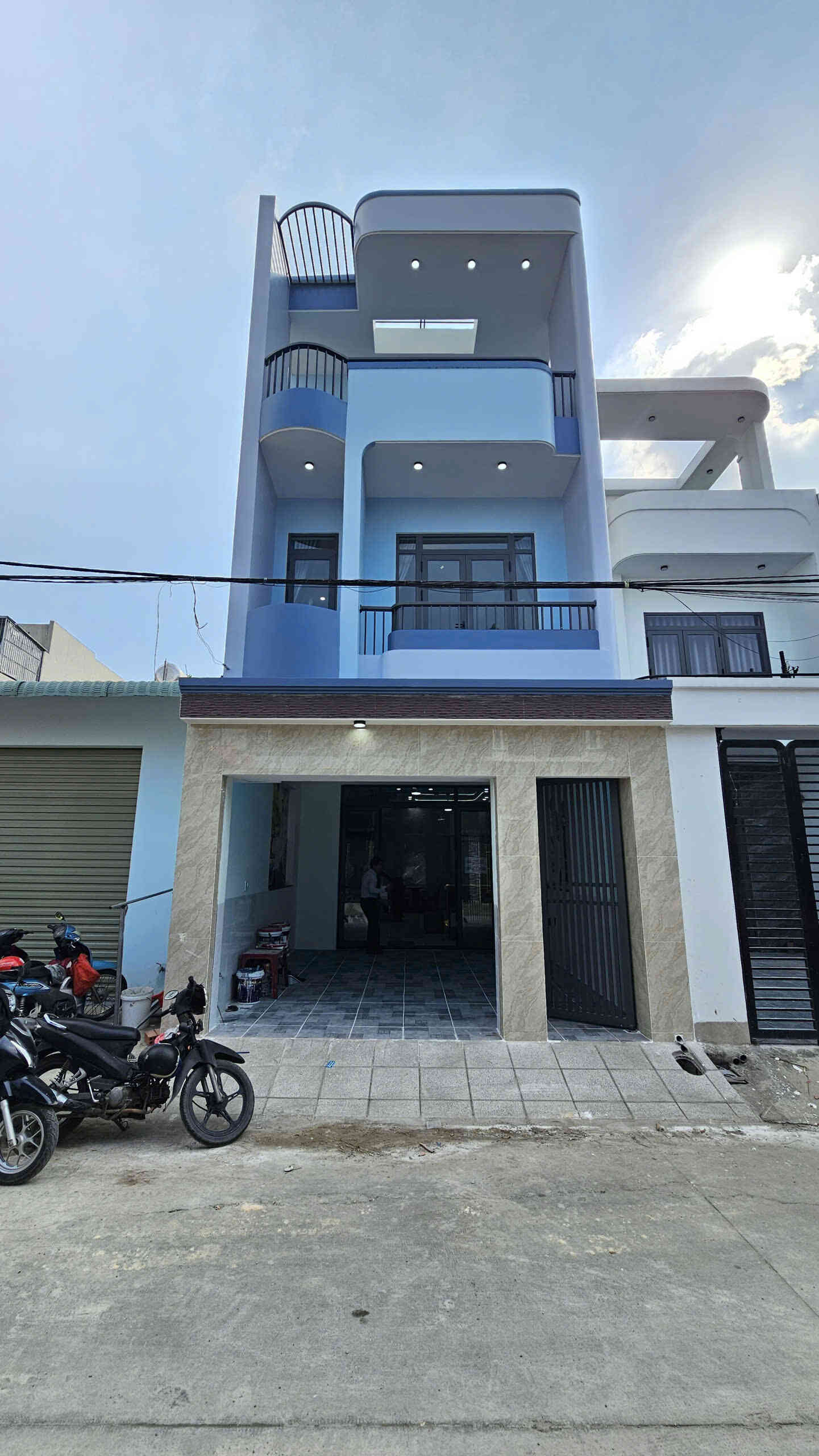 Bán nhà mới 1T2L 5x18.3m hoàn công, đường số 1 KDC Triệu Hoàng Long p.An Phú, full nội thất