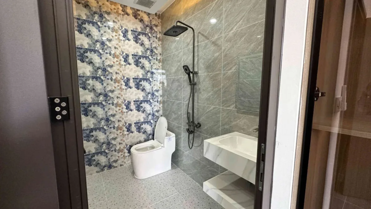 Bán nhà mới 1T2L 4.5x15m hoàn công, đường D1 KDC Lê Phong Bình Chuẩn 2, full nội thất
