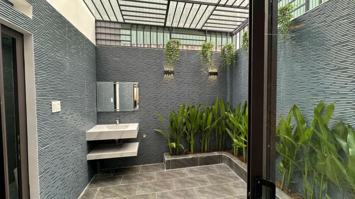 Bán nhà mới 1T2L 4.5x15m hoàn công, đường D1 KDC Lê Phong Bình Chuẩn 2, full nội thất