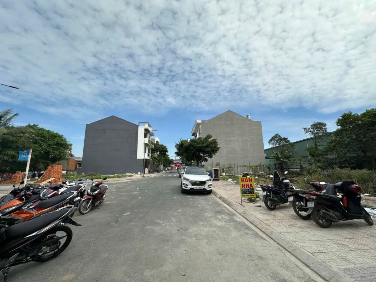 Bán nhà mới 1T2L 4.5x15m hoàn công, đường D1 KDC Lê Phong Bình Chuẩn 2, full nội thất