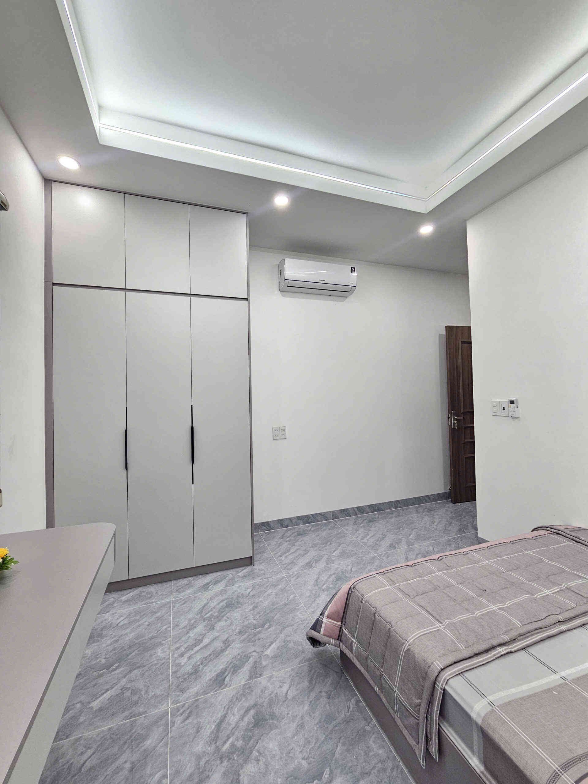 Bán nhà mới 1T2L 4x15m, đường D7 KDC Phú Huy, full nội thất (Không vướng cống, tủ điện)