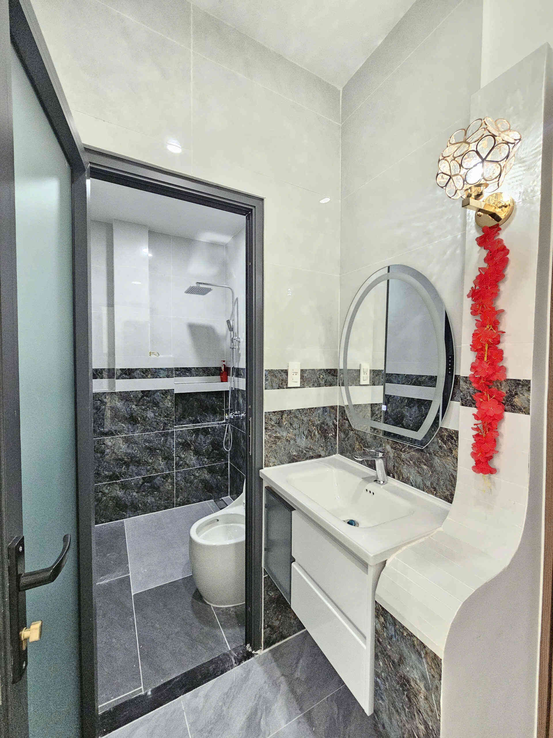 Bán nhà mới 1T2L 4x15m, đường D7 KDC Phú Huy, full nội thất (Không vướng cống, tủ điện)