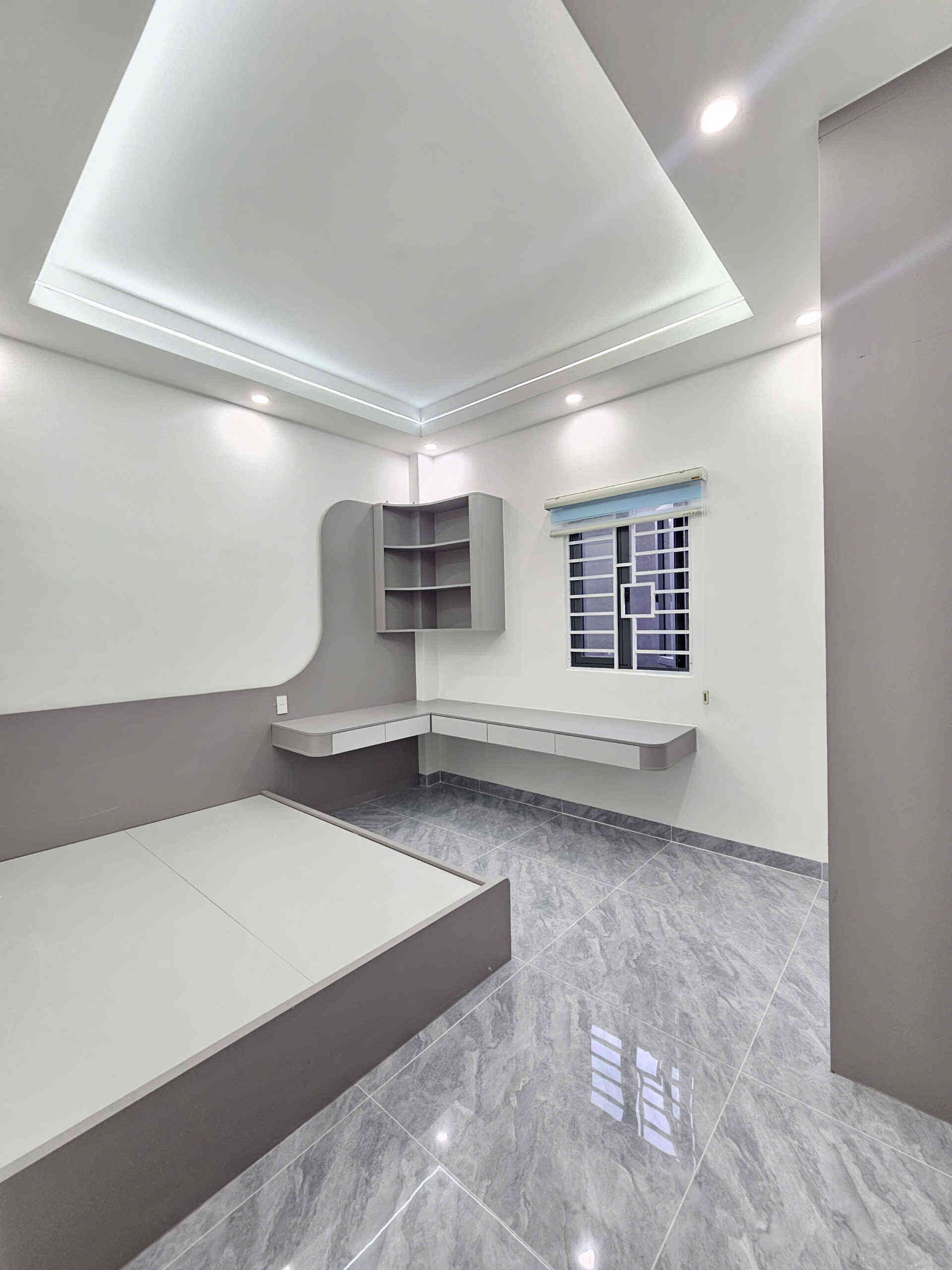 Bán nhà mới 1T2L 4x15m, đường D7 KDC Phú Huy, full nội thất (Không vướng cống, tủ điện)