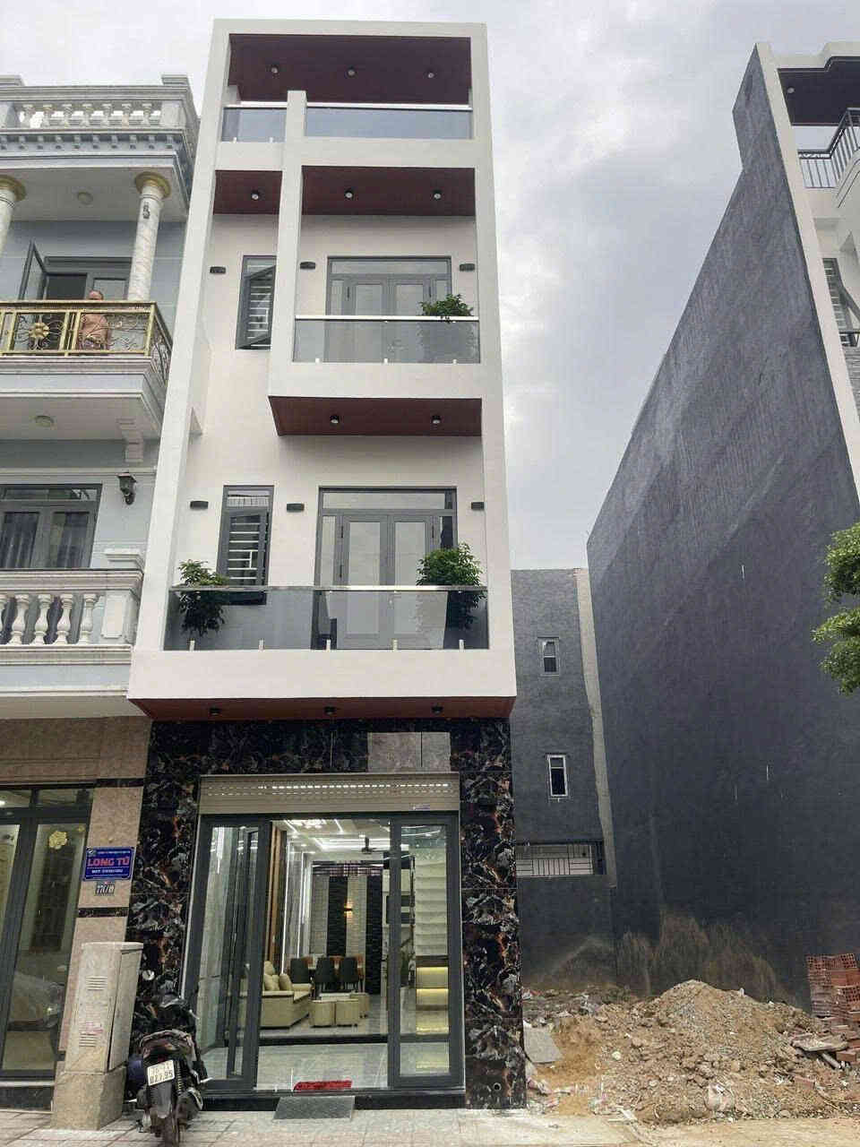 Bán nhà mới 1T2L 4x15m, đường D3 KDC Phú Hồng Đạt, full nội thất (Trục chính)