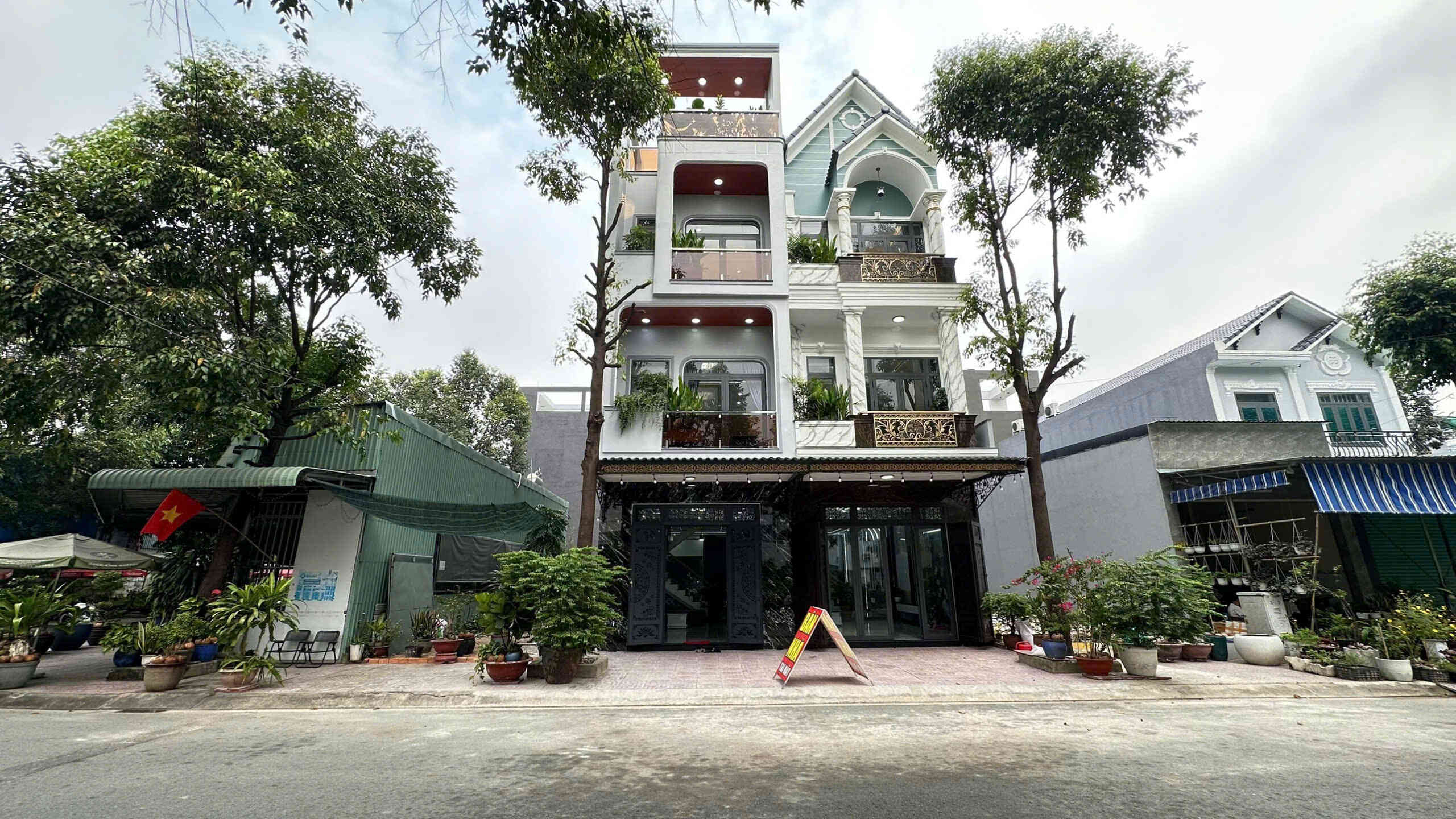 Bán nhà mới 1T2L 4.5x17m, đường số 5 KDC Thanh Bình p. Bình Hòa, full nội thất