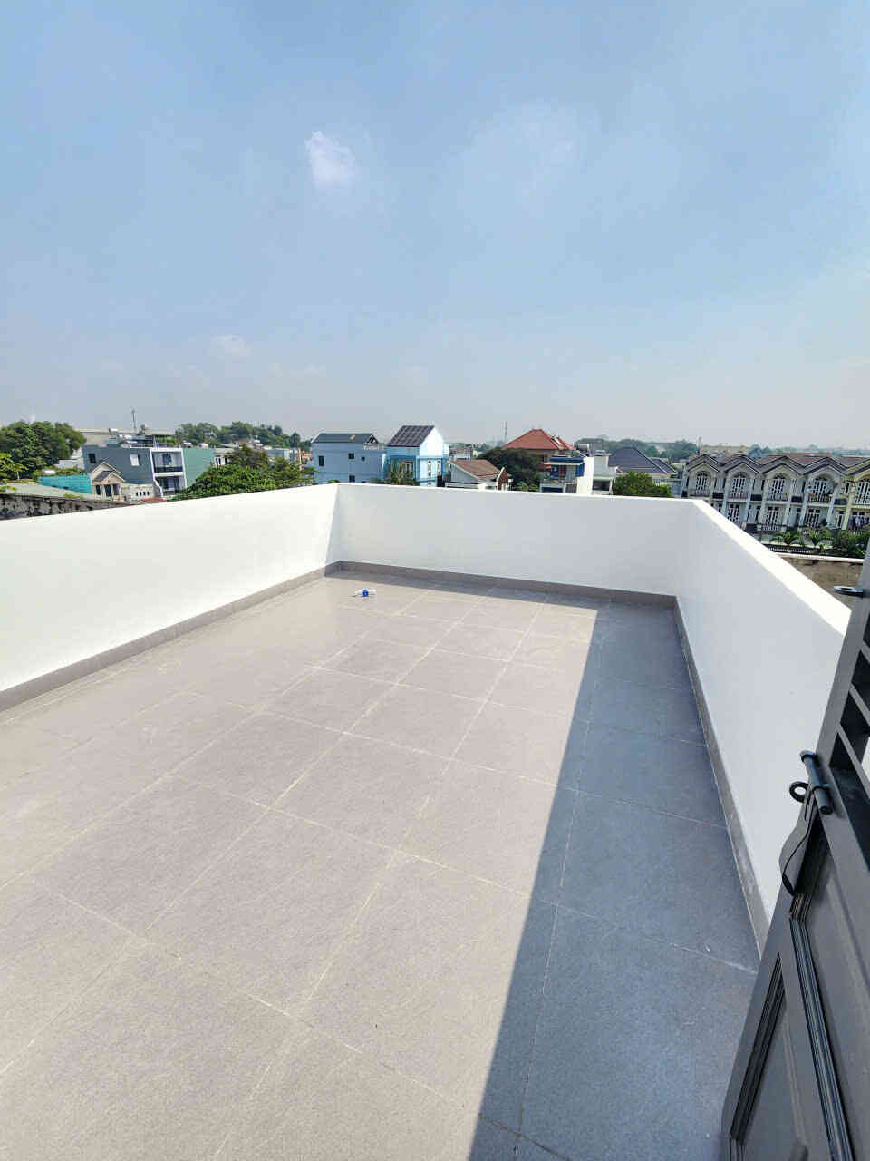 Bán nhà mới 1T2L 4x18m hoàn công, đường D1 KDC Đông Hưng (Trục chính)