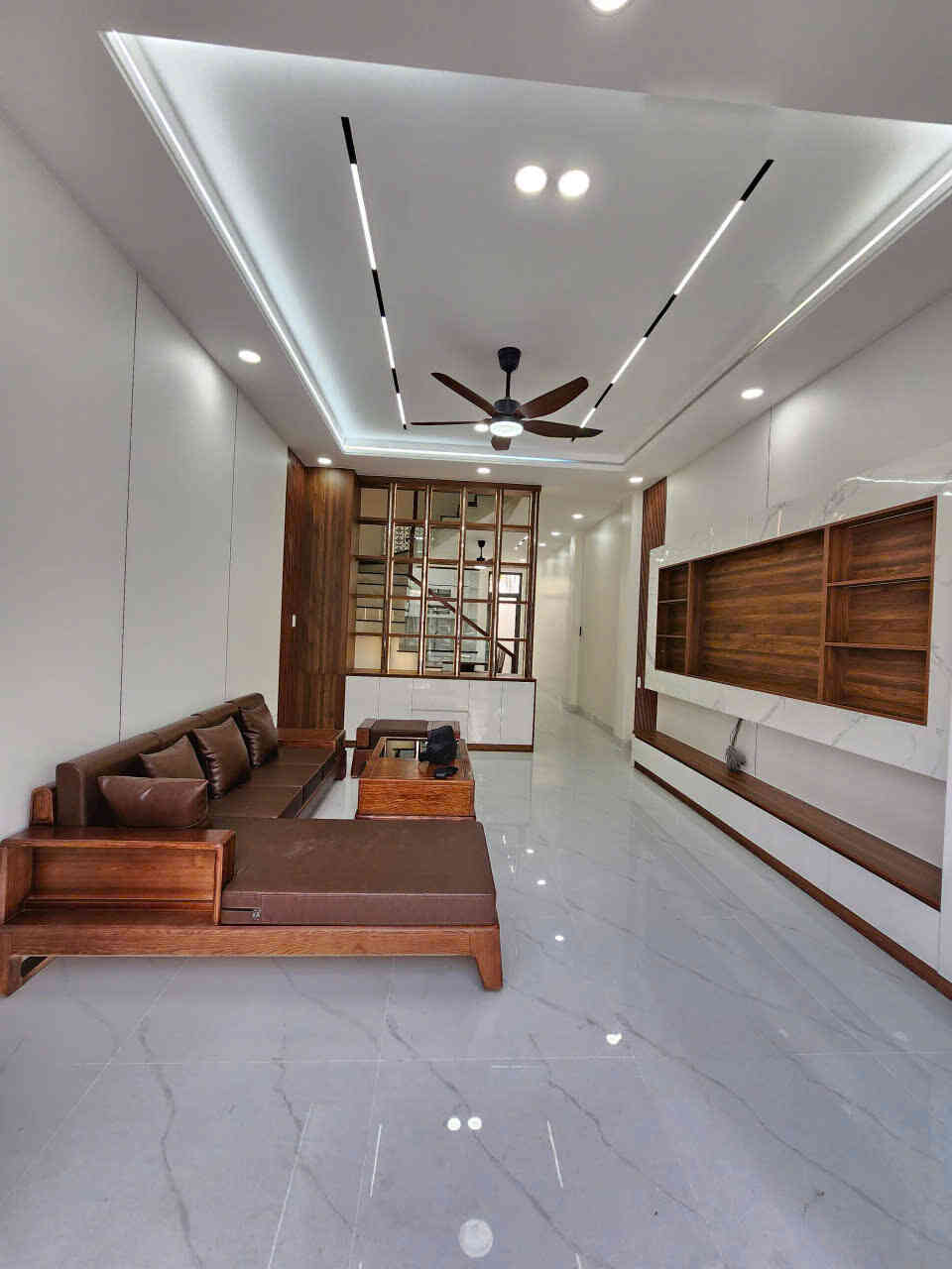 Bán nhà mới 1T2L 4x18m hoàn công, đường D1 KDC Đông Hưng (Trục chính)
