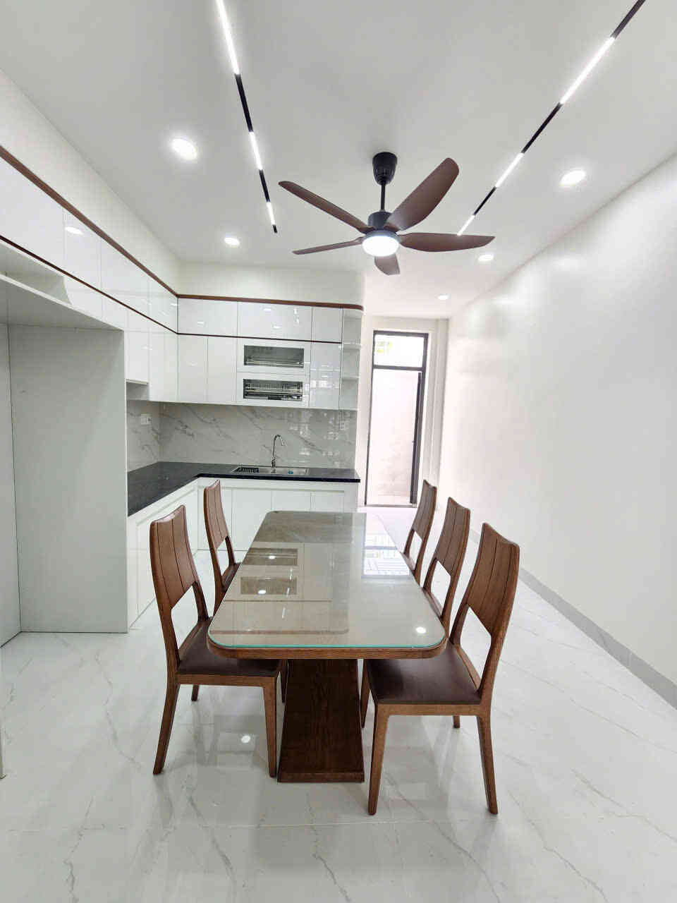 Bán nhà mới 1T2L 4x18m hoàn công, đường D1 KDC Đông Hưng (Trục chính)