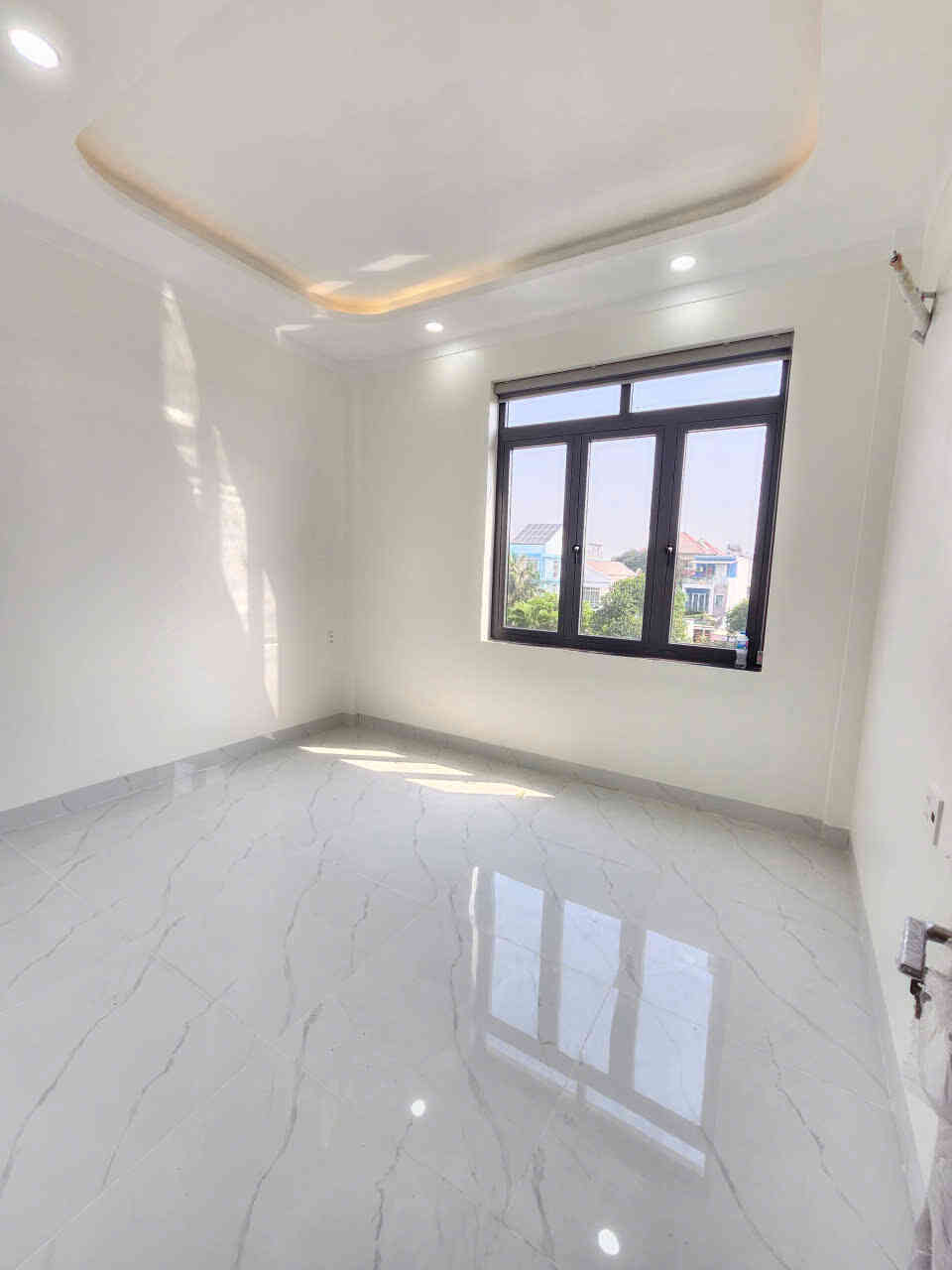 Bán nhà mới 1T2L 4x18m hoàn công, đường D1 KDC Đông Hưng (Trục chính)