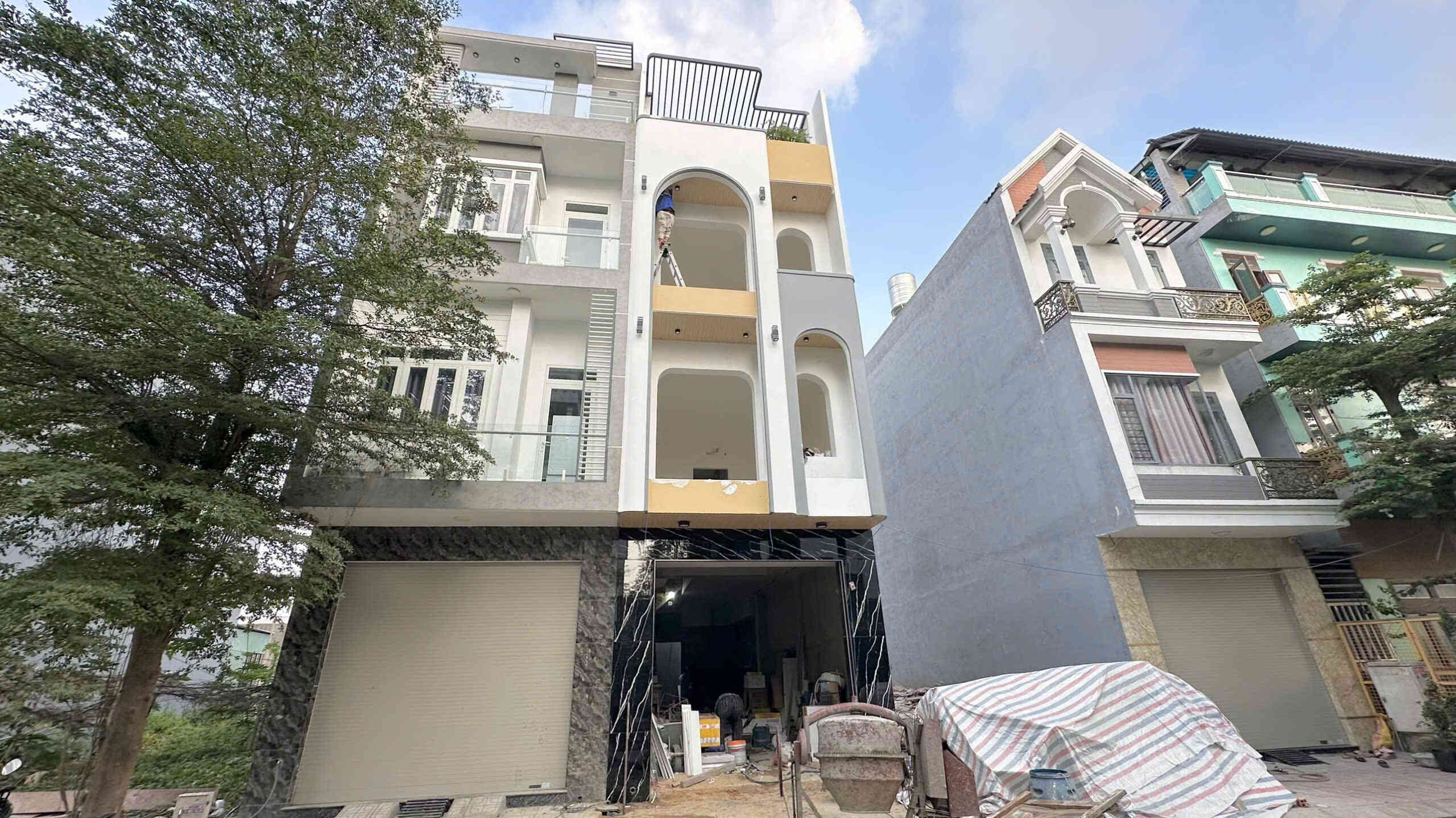 Bán nhà mới 1T2L 4.3x14m, đường D7 KDC Phú Hồng Khang (Không vướng tủ điện)