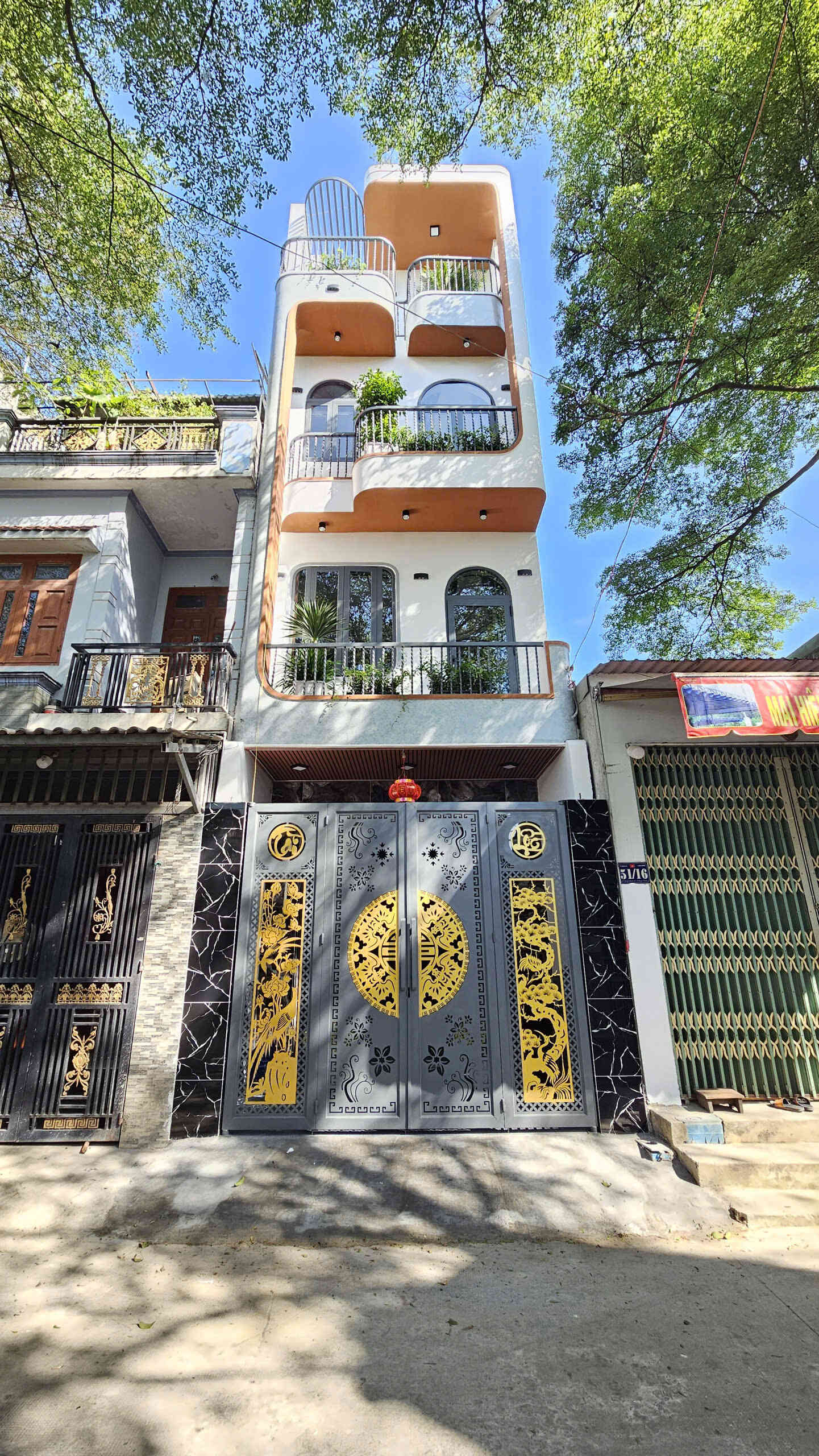 Bán nhà mới 1T2L 4x15m, hẻm ĐT.743 p. Binh Chuẩn gần chợ Phú Phong, full nội thất