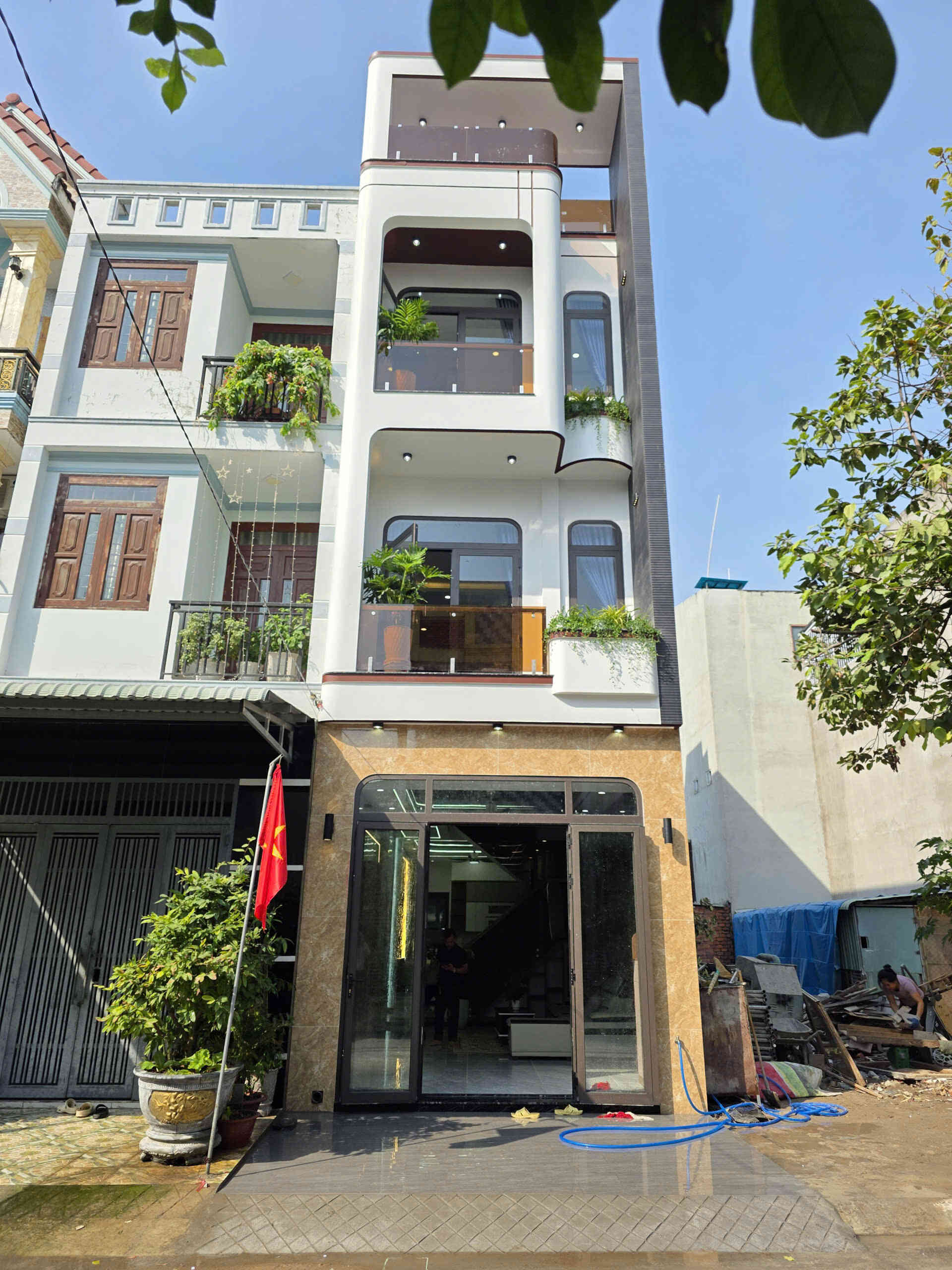 Bán nhà mới 1T2L 4x16m, đường D1 KDC Cửu Long p. Bình Hòa, full nội thất