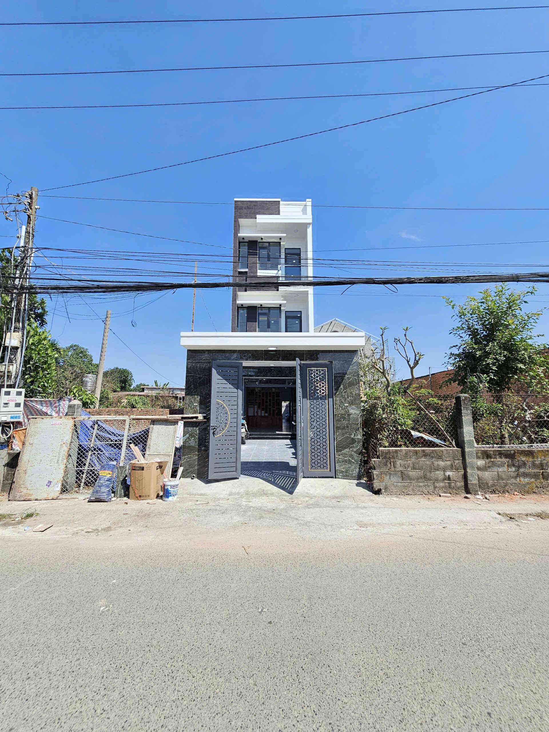 Bán nhà mới 1T2L 4x31.2m, mặt tiền Đào Duy Từ kế trường cấp 1,2 Đông Hòa (hoàn công)